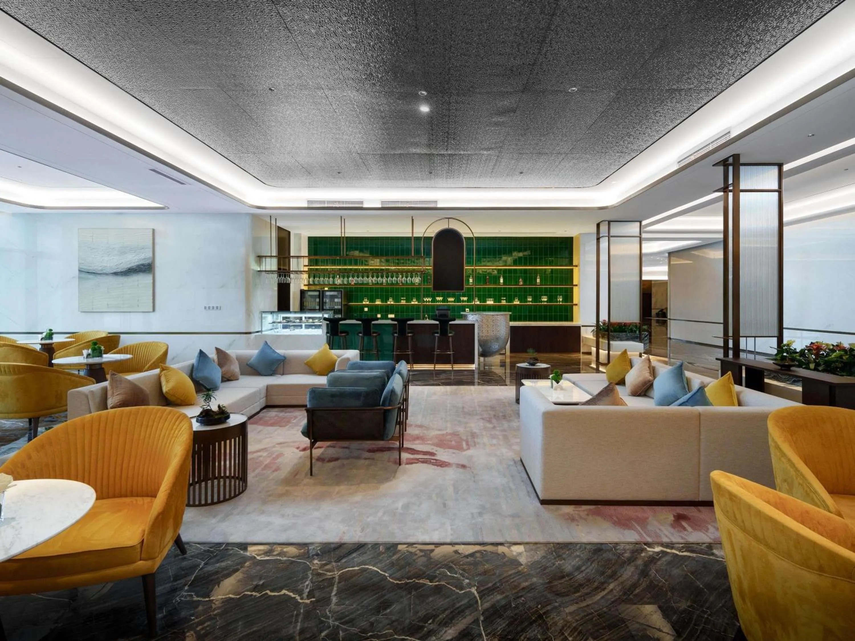 Lounge or bar in Grand Mercure Hangzhou Qingshan Lake