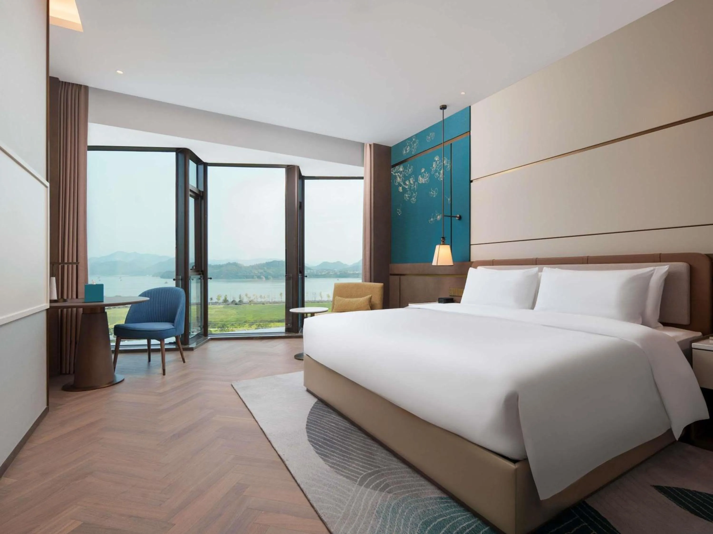 Bedroom, Bed in Grand Mercure Hangzhou Qingshan Lake