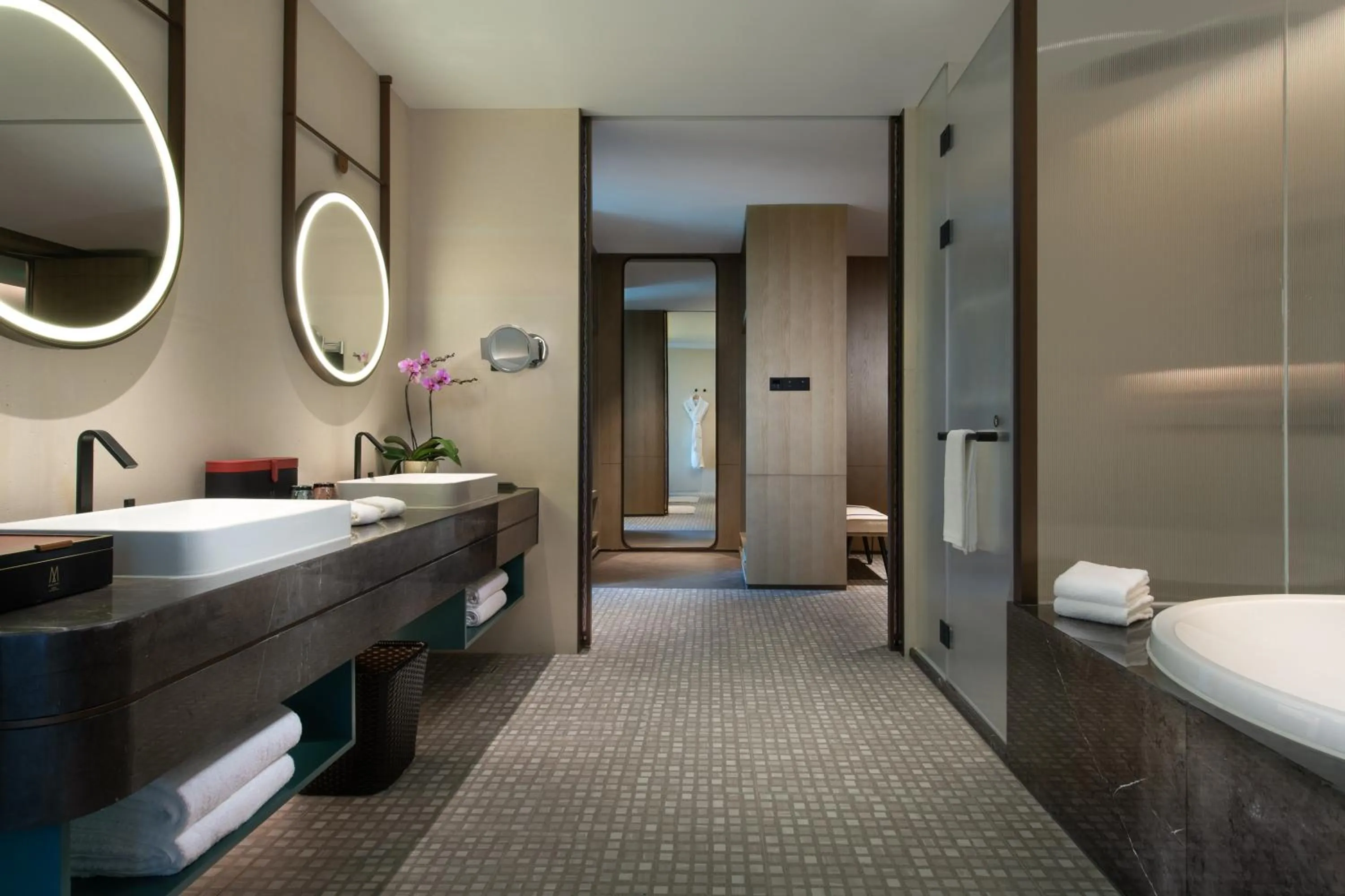 Bathroom in Fashion Town Hotel Shenzhen MGallery Collection