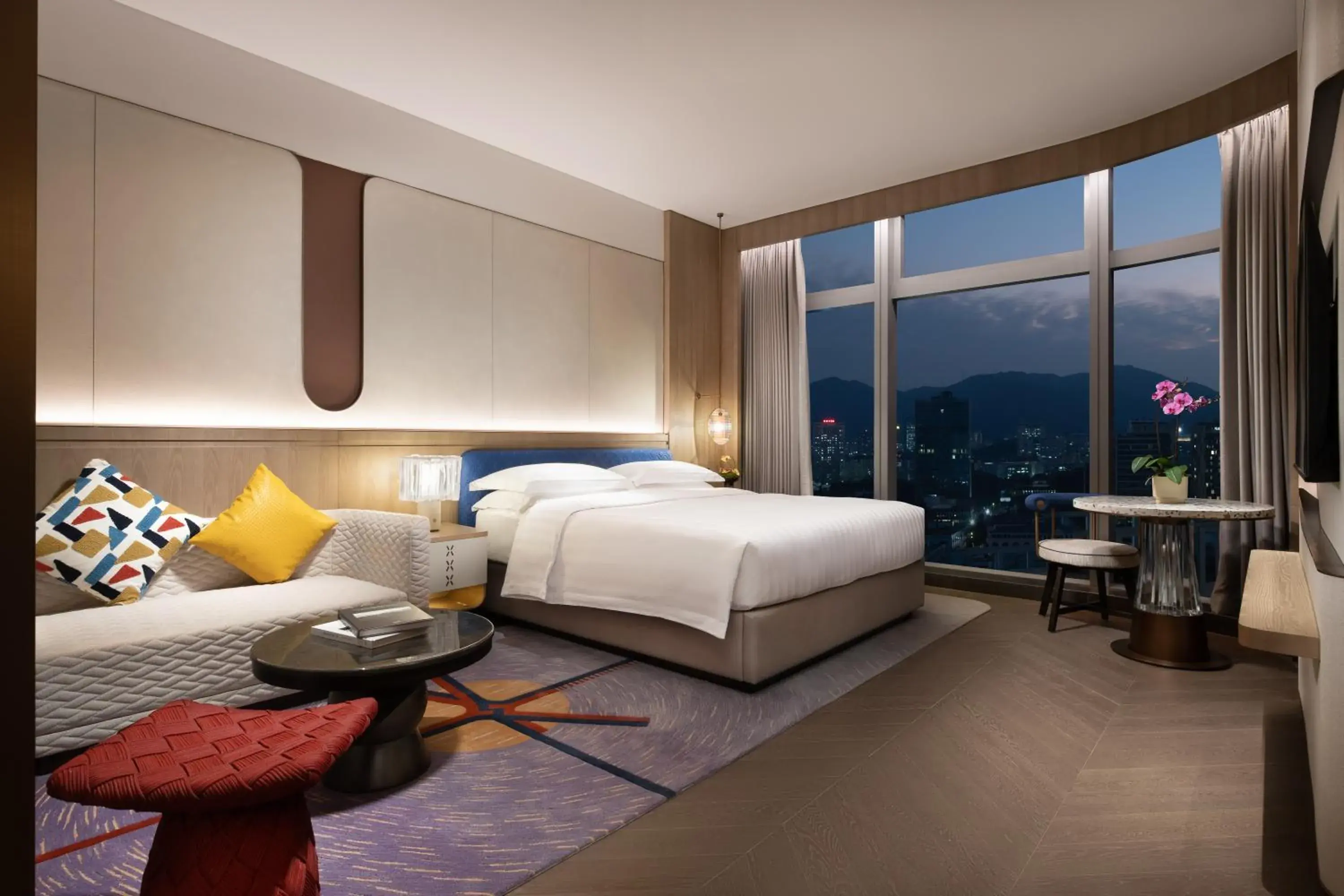 Deluxe King Room with City View in Fashion Town Hotel Shenzhen MGallery Collection Deluxe King Room with City View in Fashion Town Hotel Shenzhen MGallery Collection
