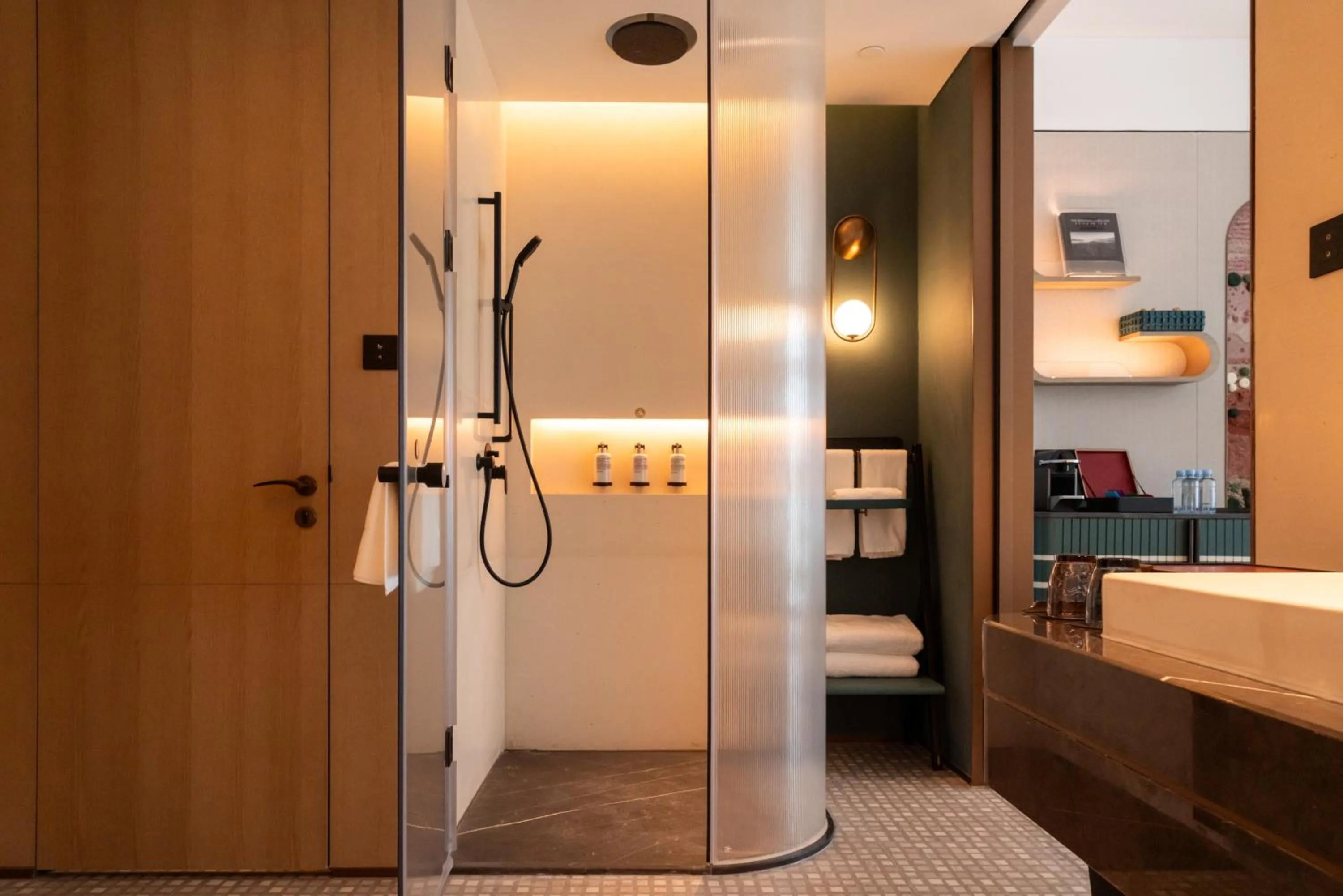 Shower in Fashion Town Hotel Shenzhen MGallery Collection