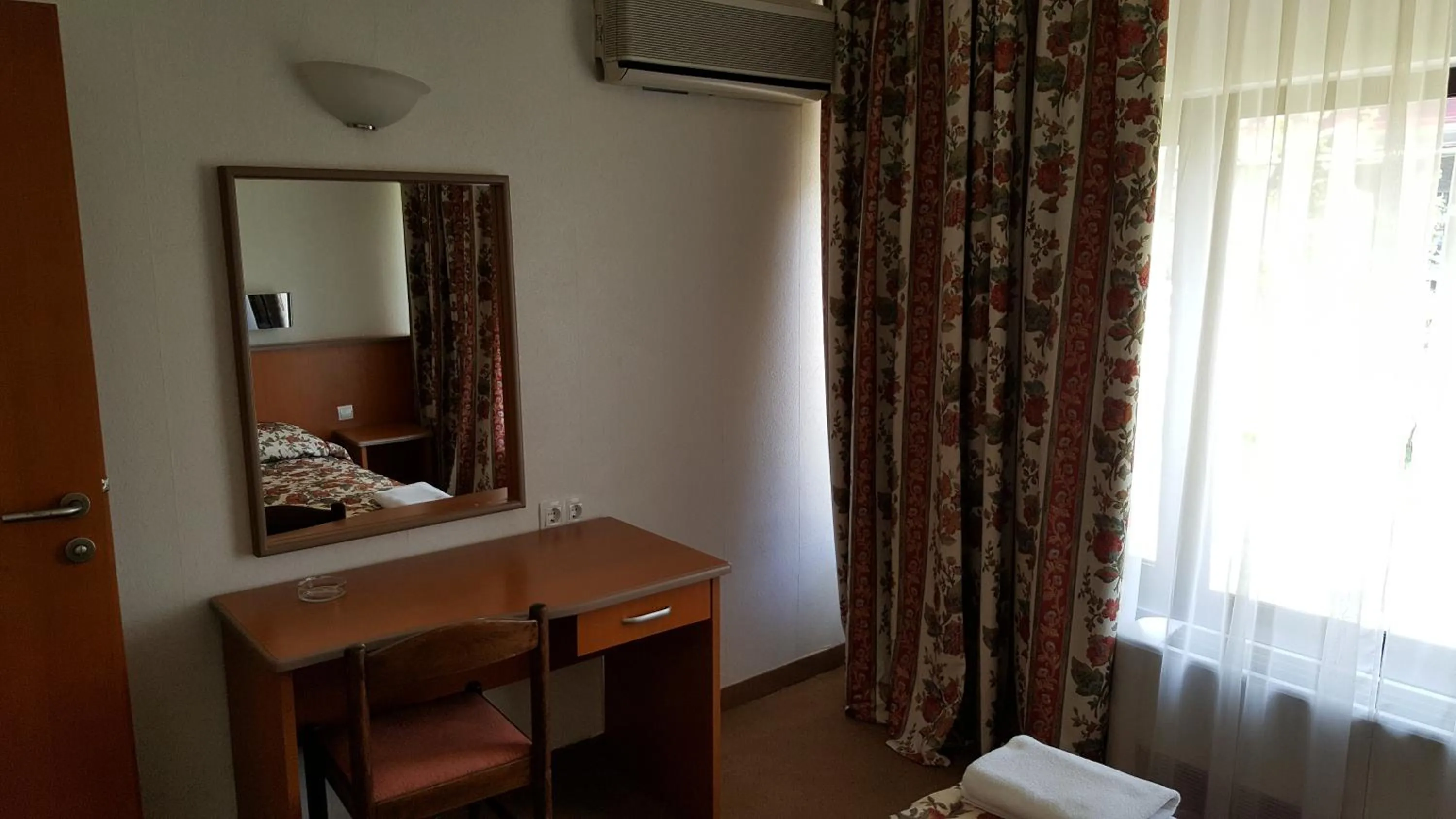 Photo of the whole room in Hotel Bellevue