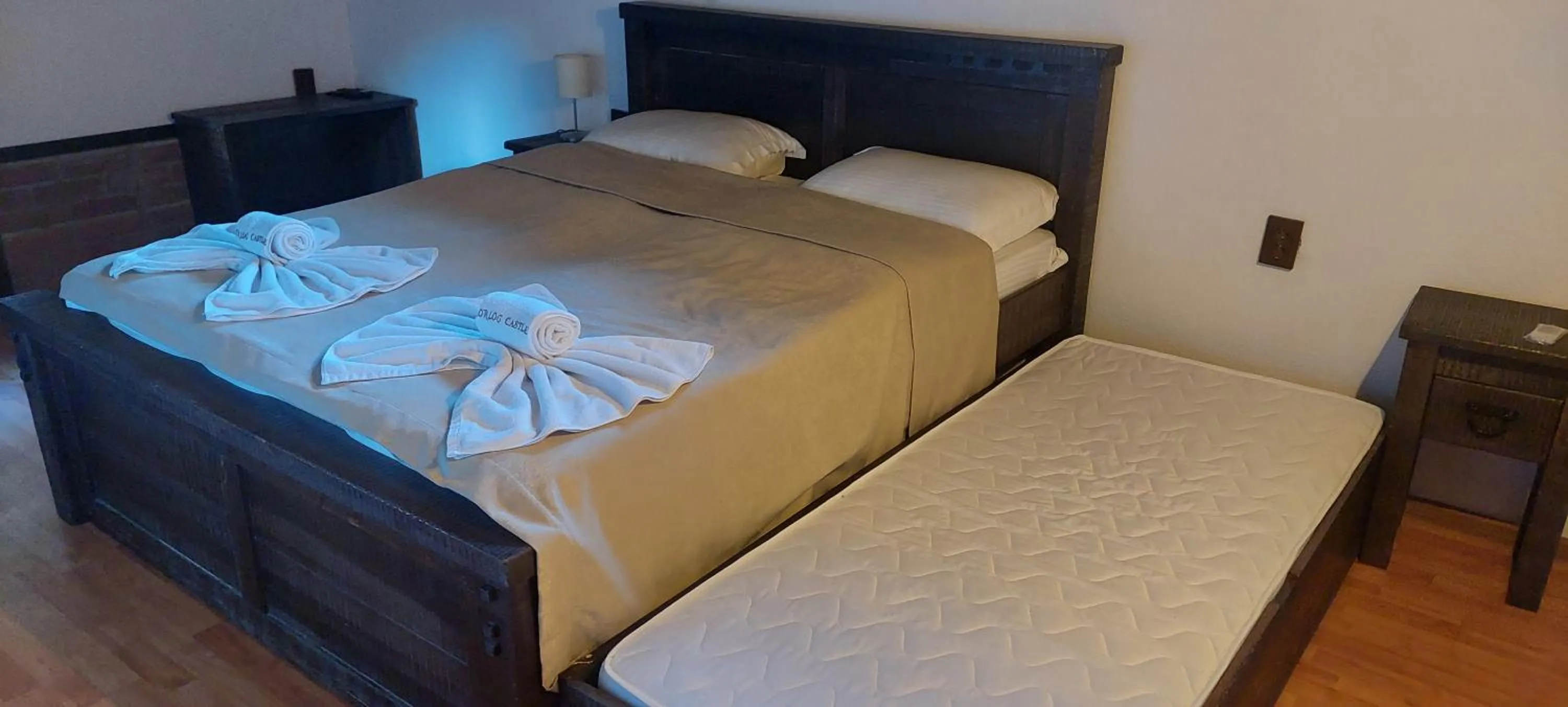 Photo of the whole room, Bed in Horlog Castle