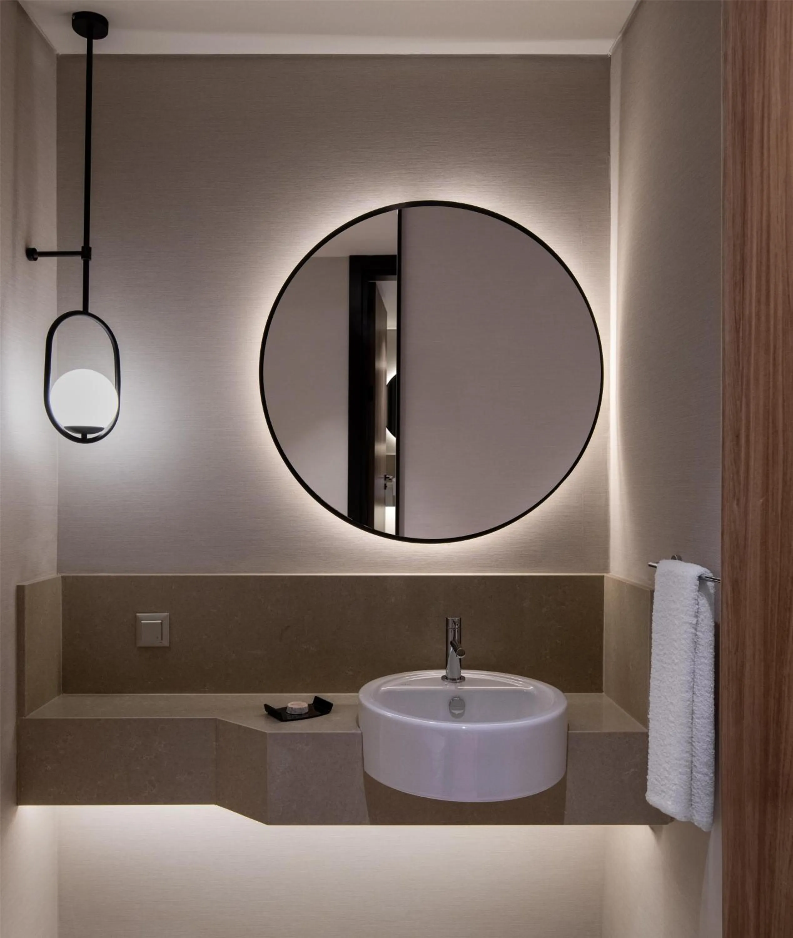 Toilet in Altunizade Suites Istanbul, Curio Collection By Hilton