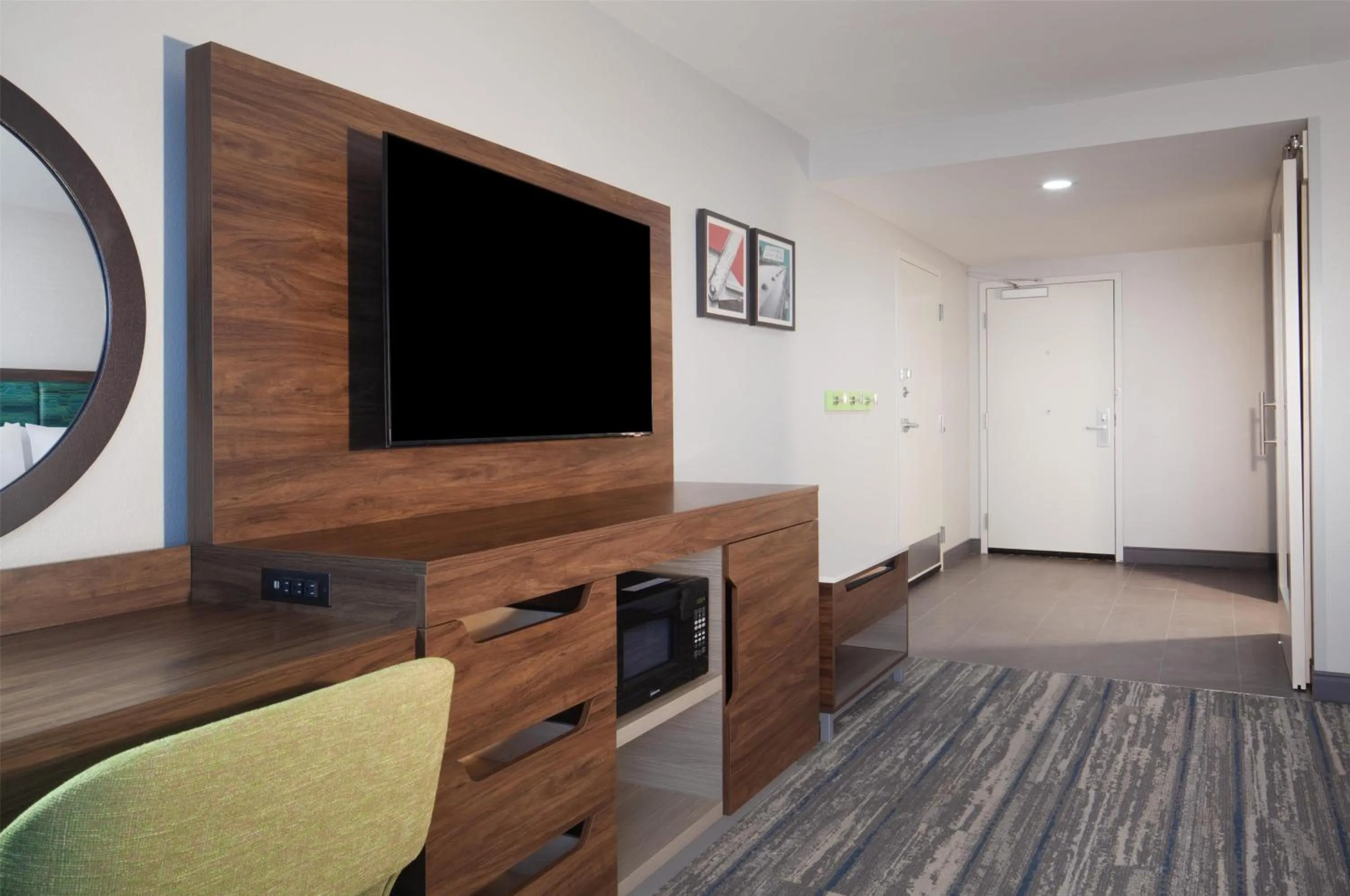 Bedroom in Hampton Inn Evergreen