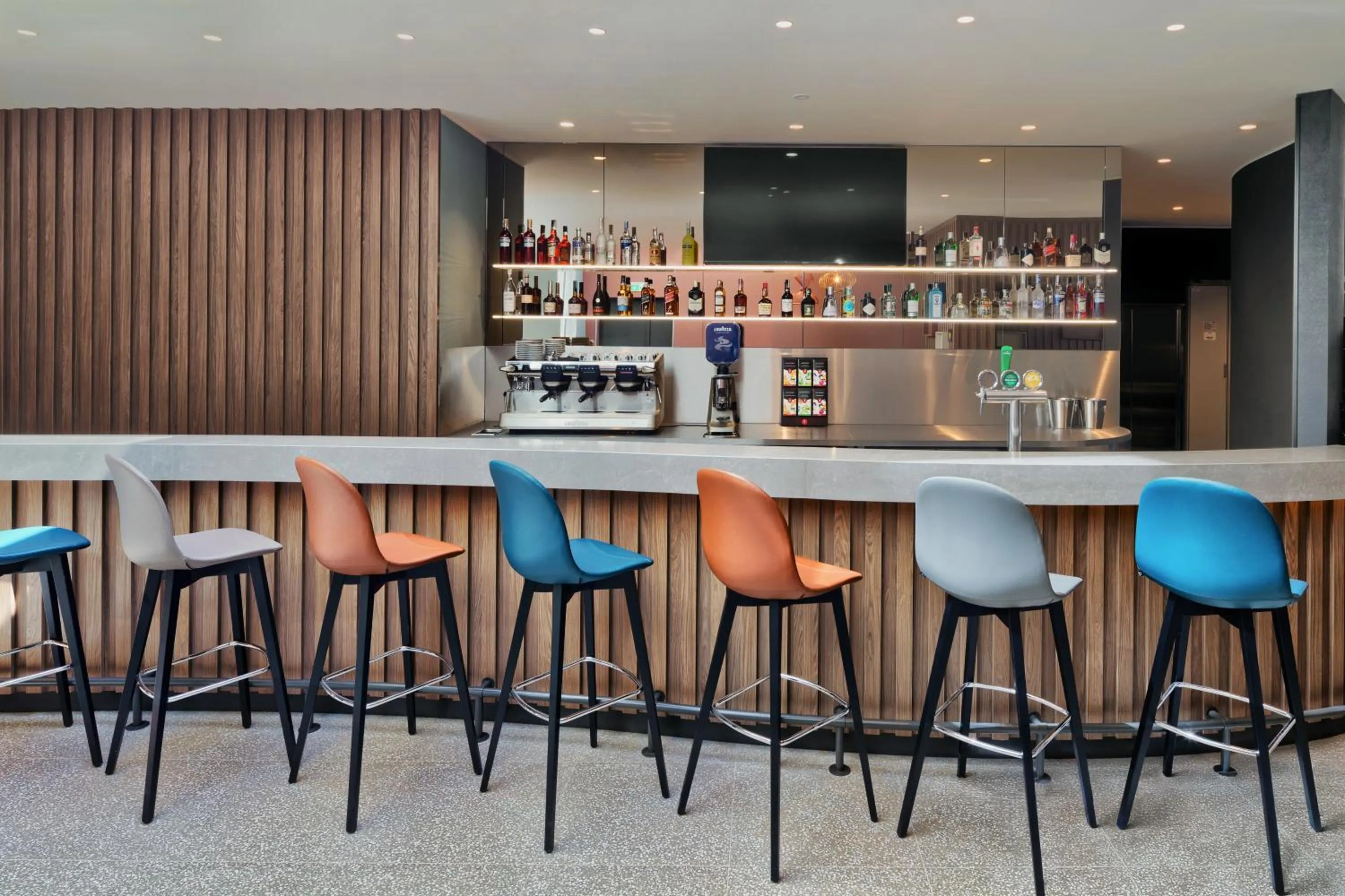 Lounge or bar in Hampton By Hilton Venice Isola Nuova