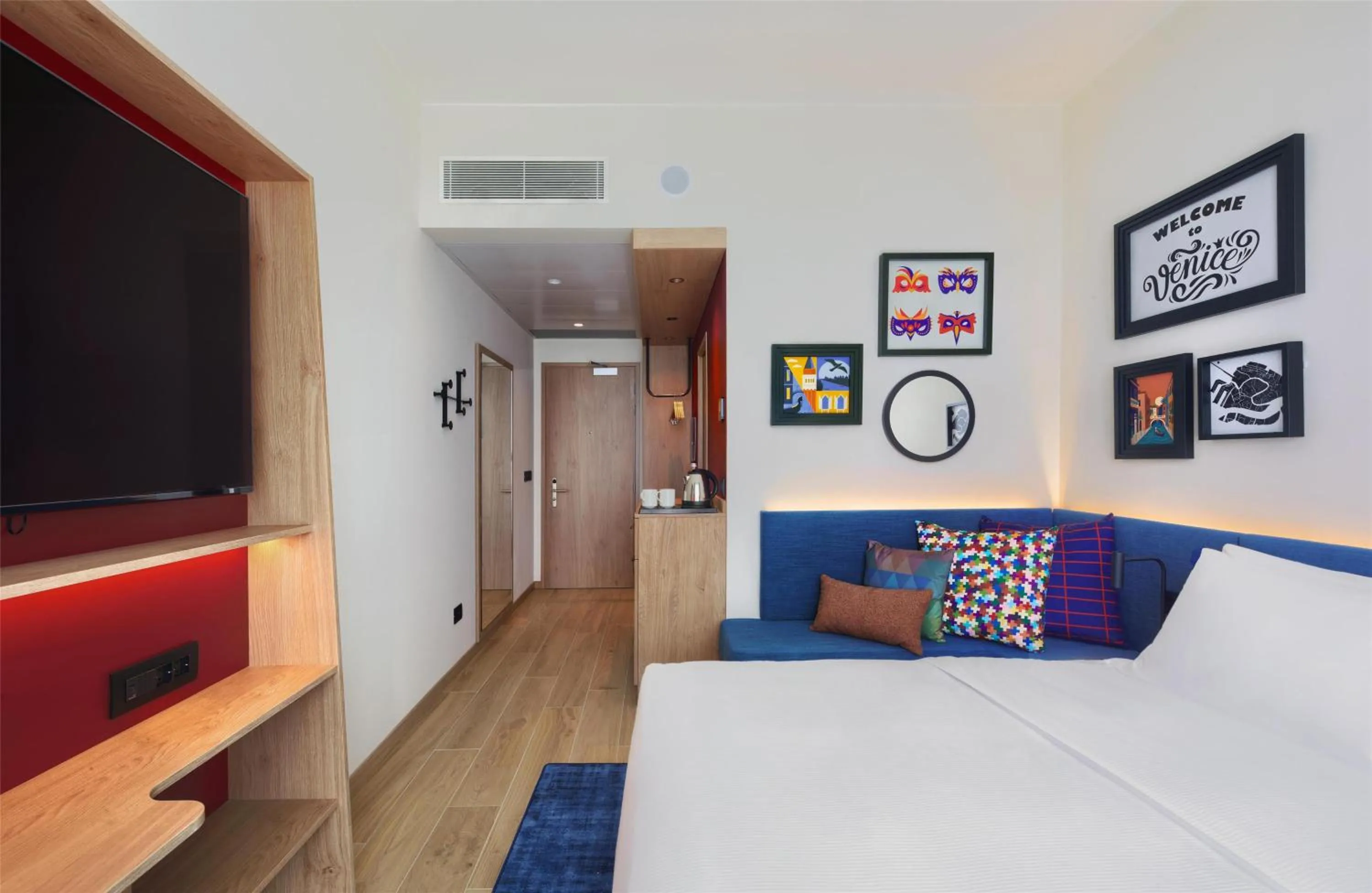 Living room, Bed in Hampton By Hilton Venice Isola Nuova