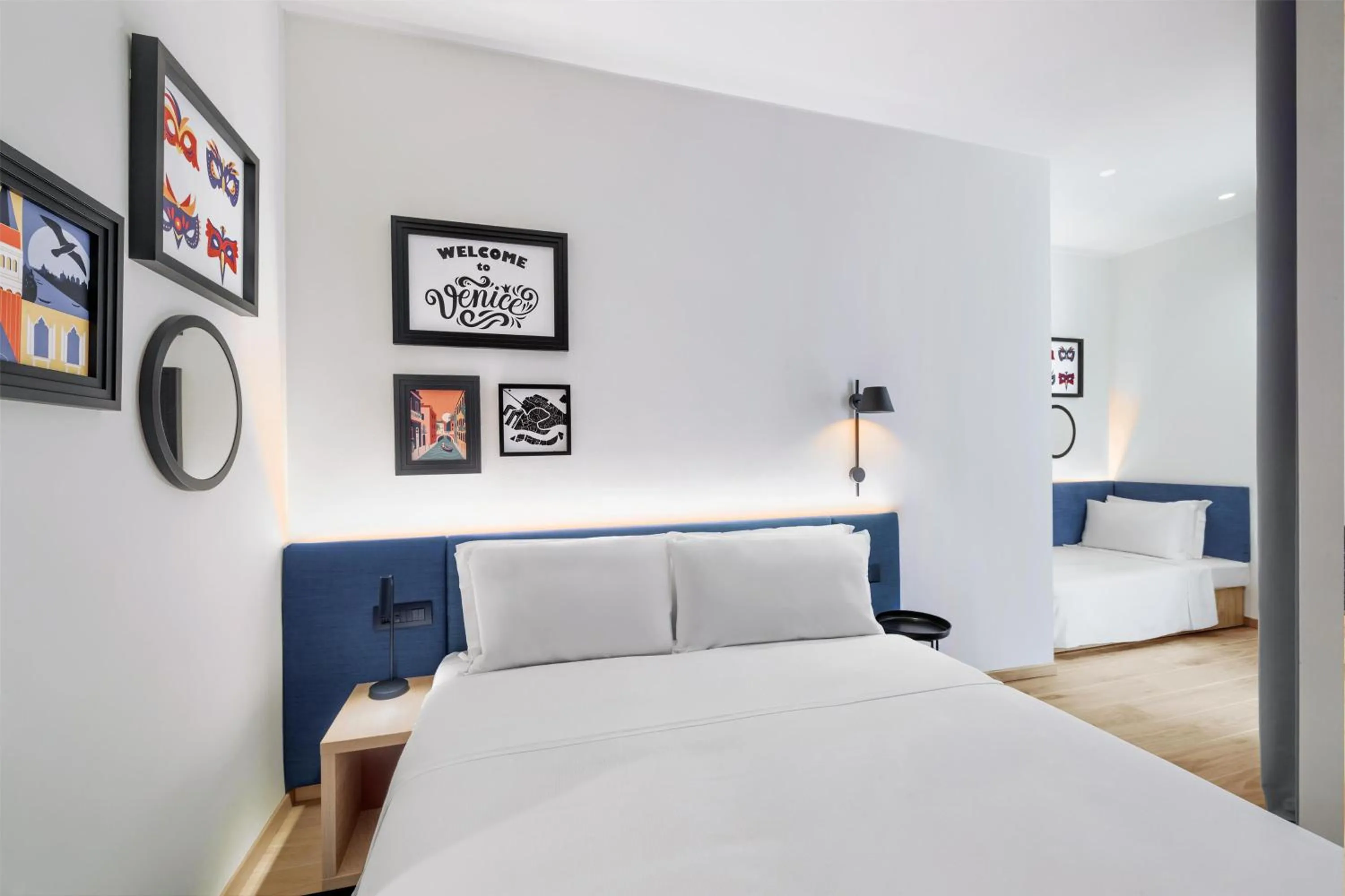 Living room, Bed in Hampton By Hilton Venice Isola Nuova