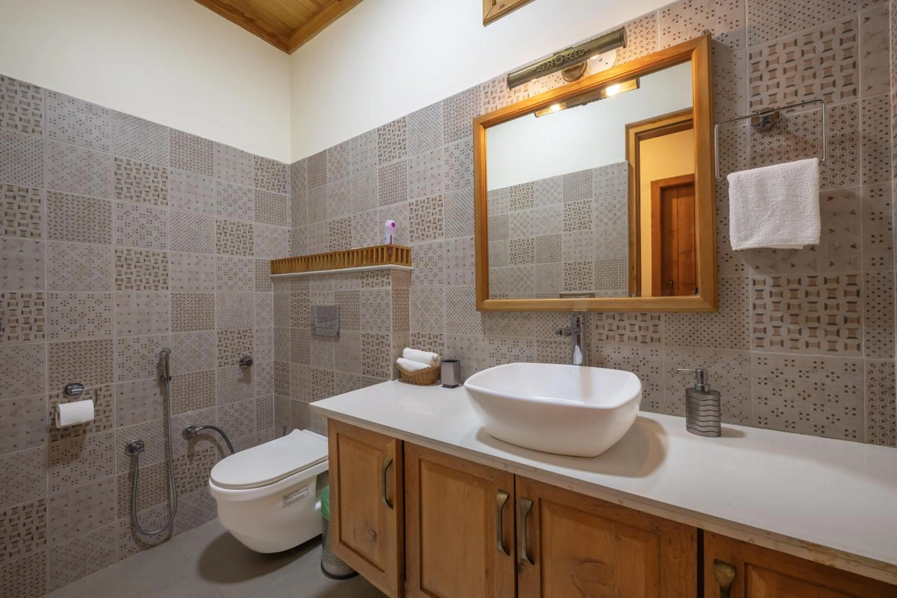 Shower in Echor Hill Farm Cottages Palampur