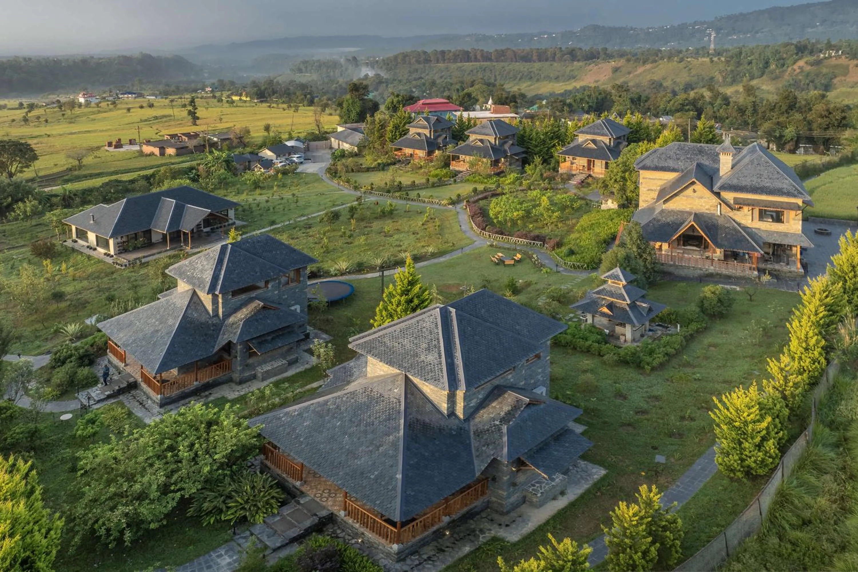 Property building in Echor Hill Farm Cottages Palampur