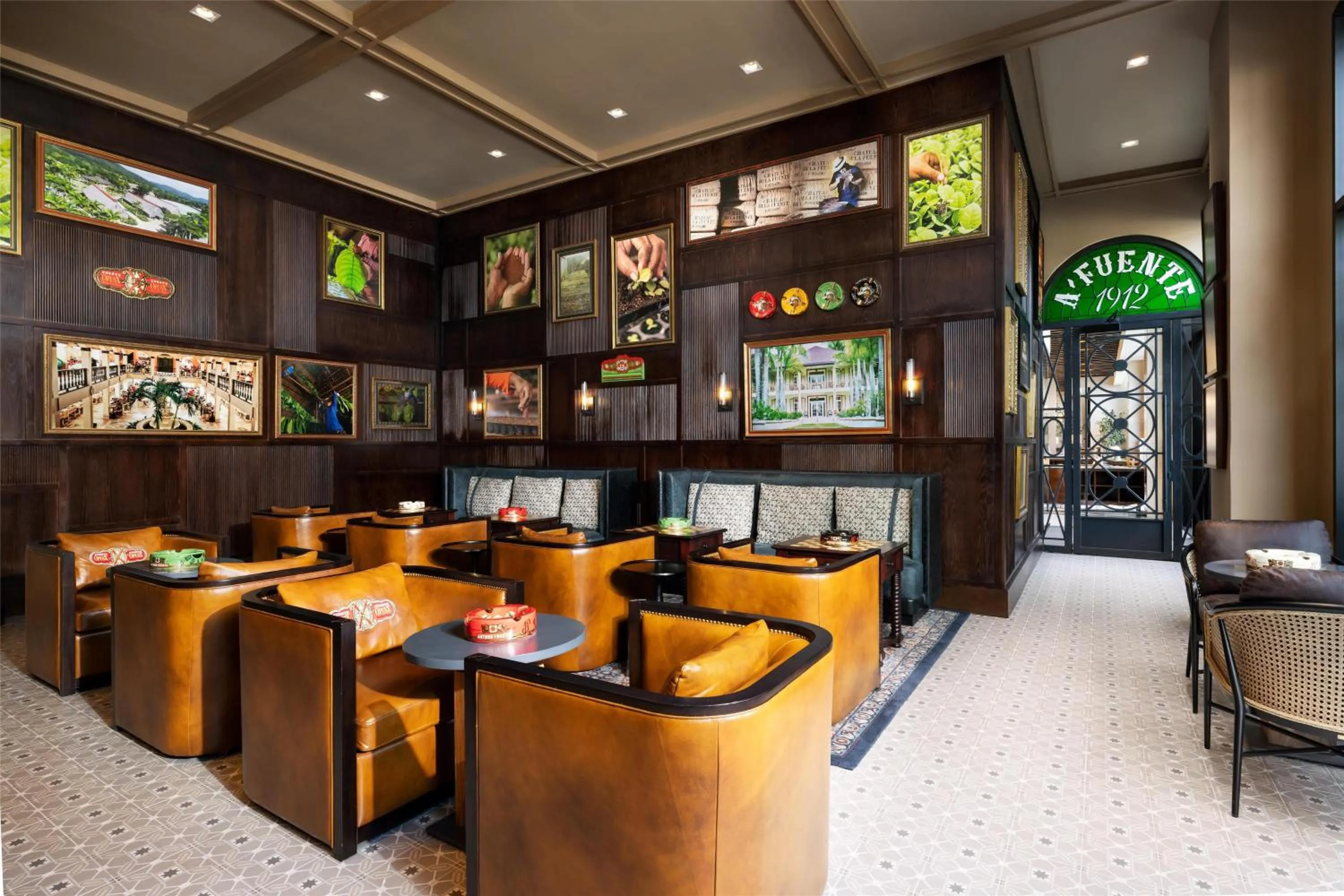 Dining area in Hotel Santiago, Curio Collection By Hilton