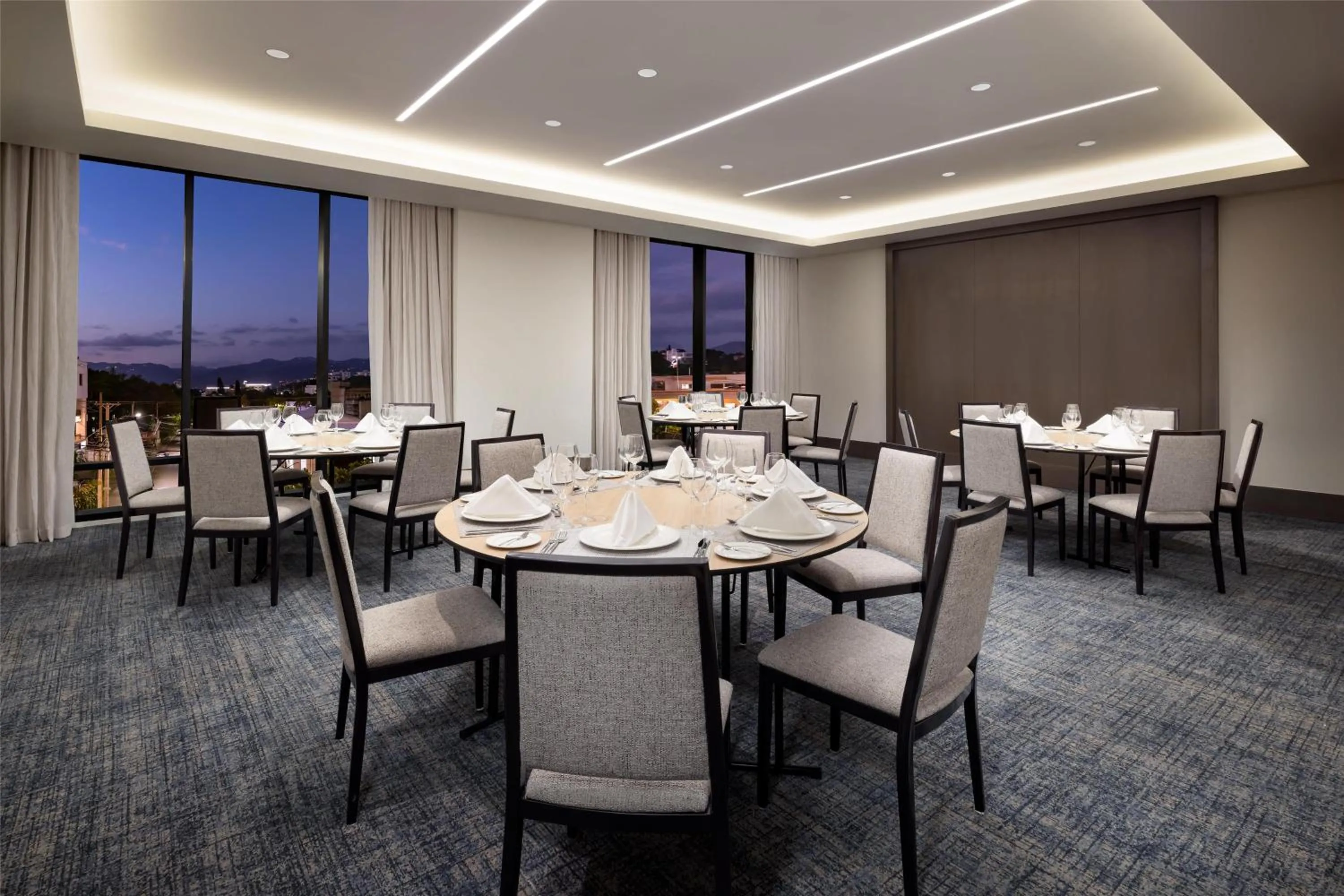 Meeting/conference room in Hotel Santiago, Curio Collection By Hilton
