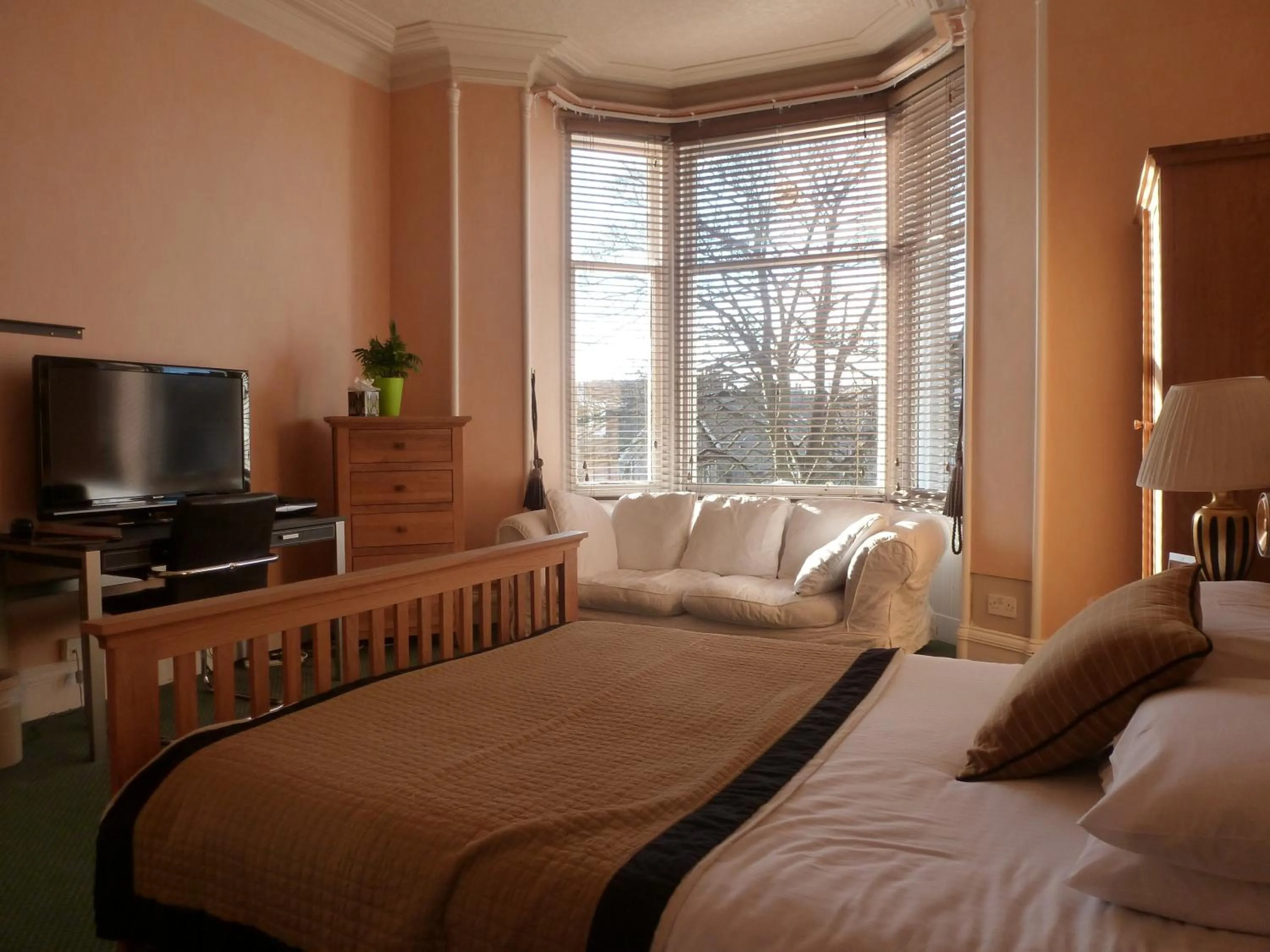 Bedroom, Bed in Inn At The Park Hotel