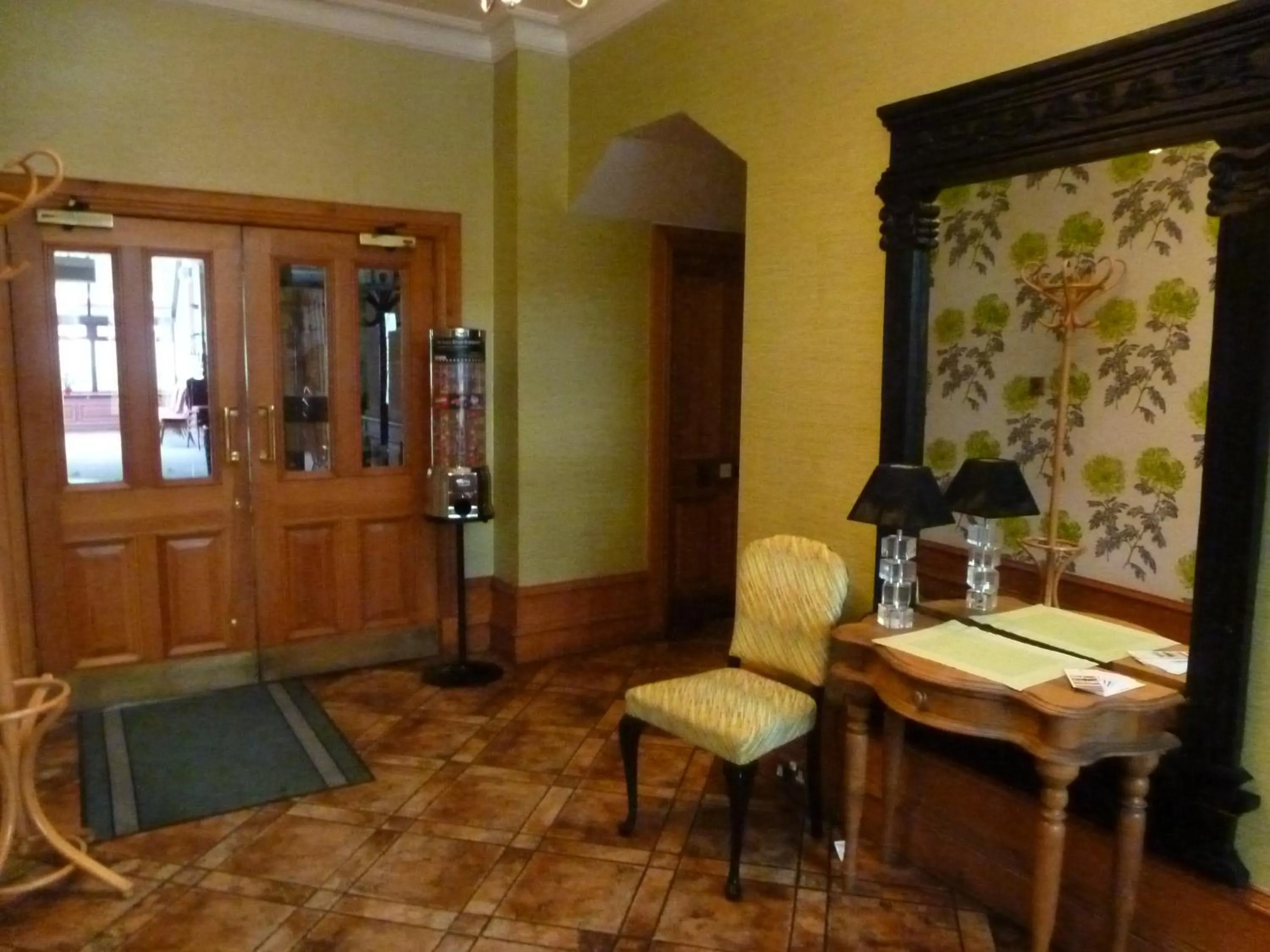 Facade/entrance in Inn At The Park Hotel