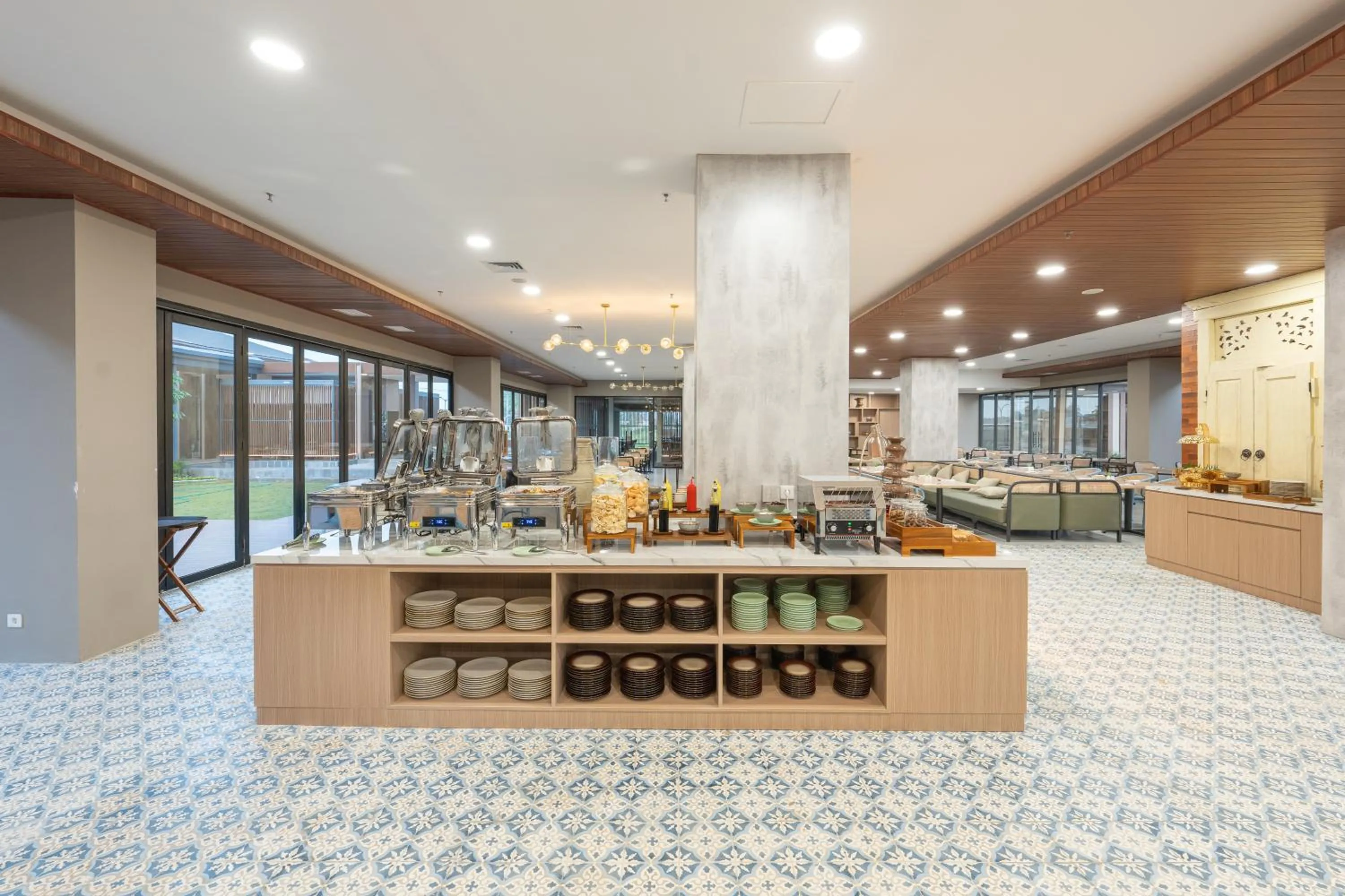 Restaurant/places to eat in Myze Hotel Sumenep