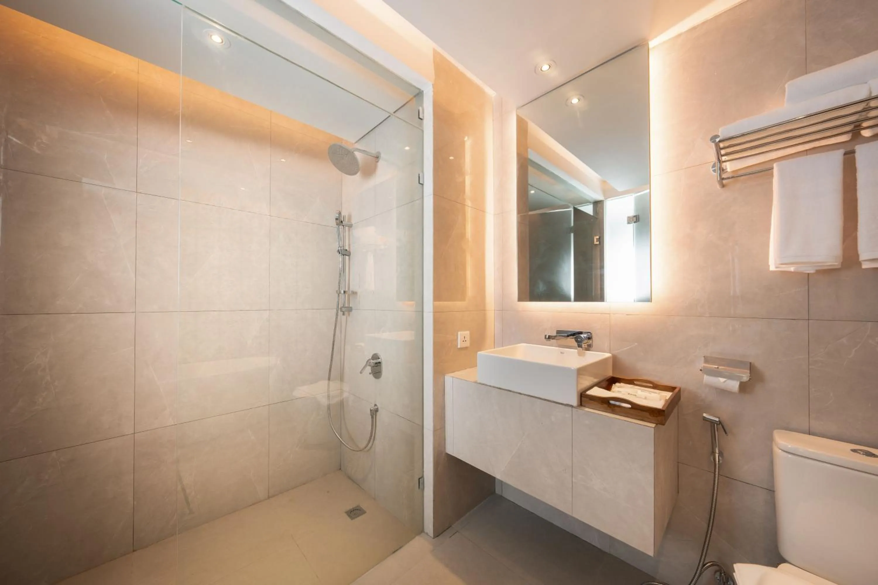 Shower in Myze Hotel Sumenep