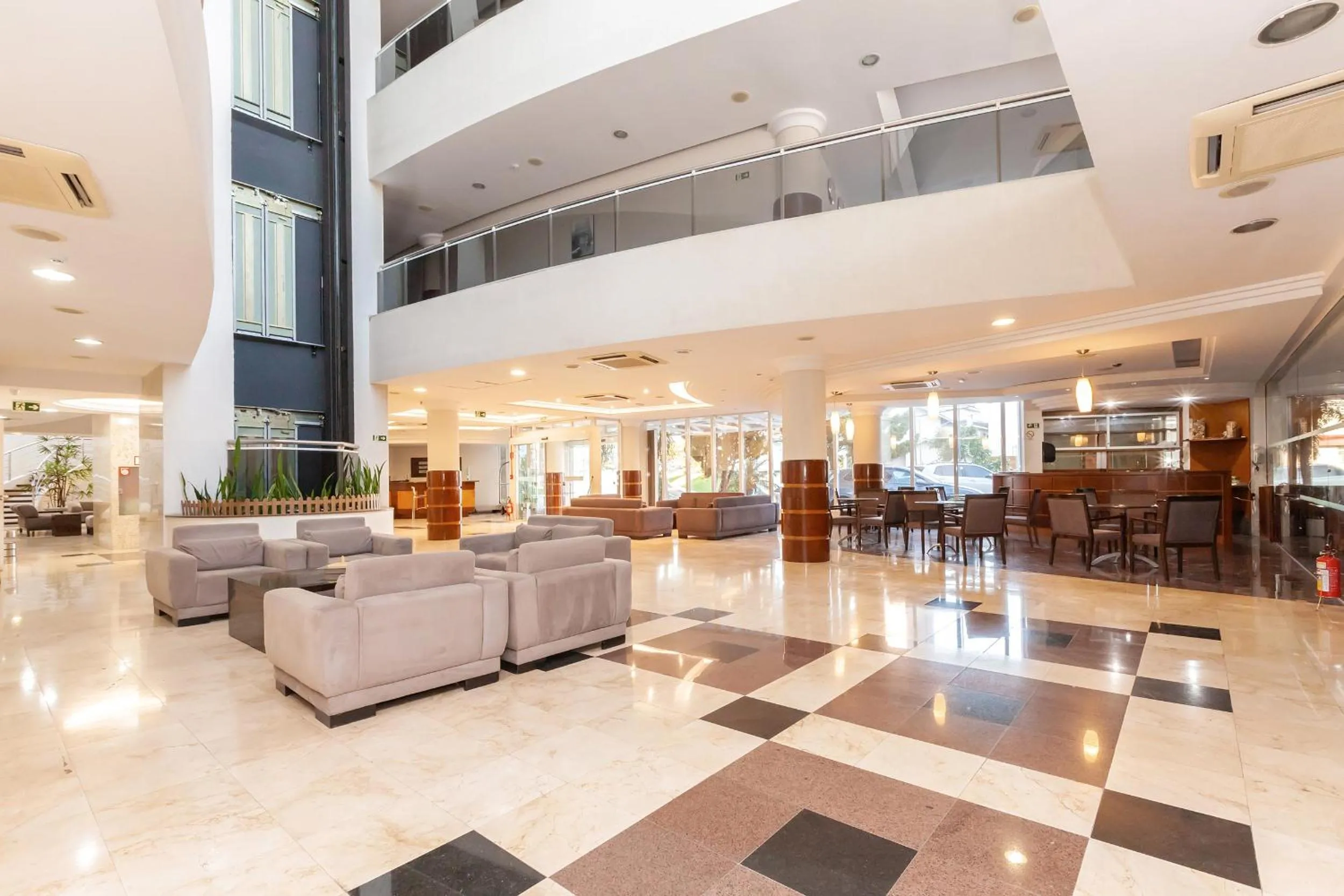 Lobby or reception in Tri Hotel Vittoria Bento