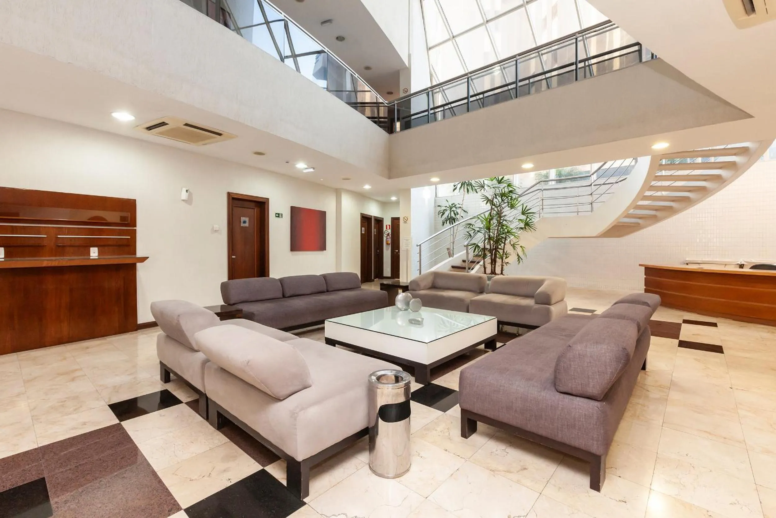 Lobby or reception in Tri Hotel Vittoria Bento