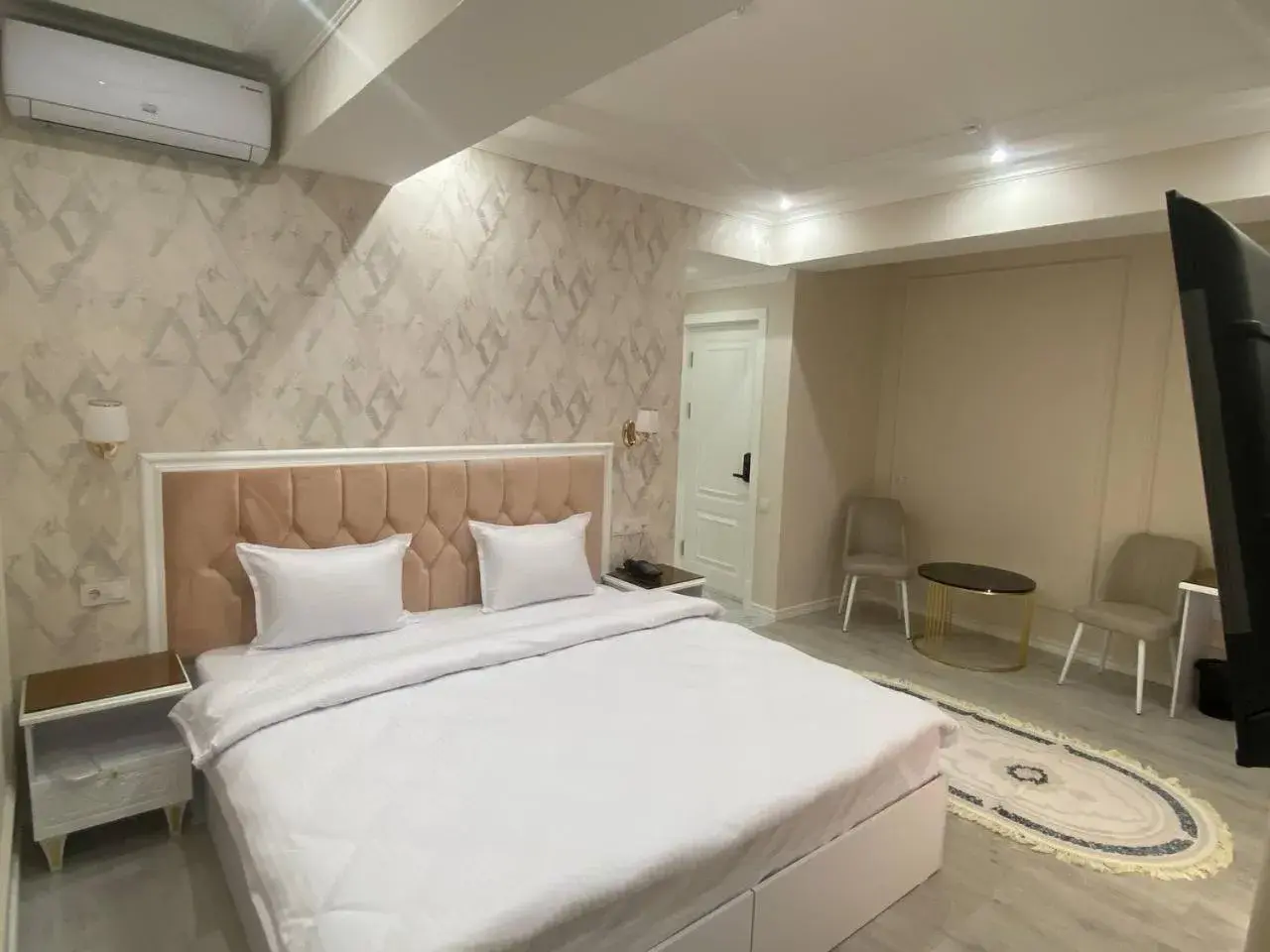 Deluxe Double Room with Balcony in Beksaroy Deluxe Double Room with Balcony in Beksaroy