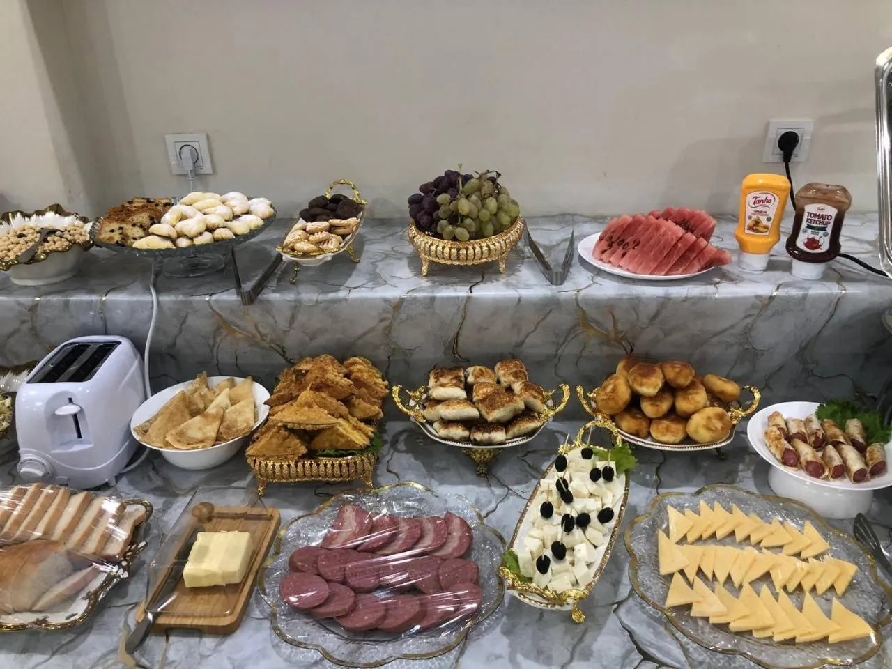 Buffet breakfast in Beksaroy