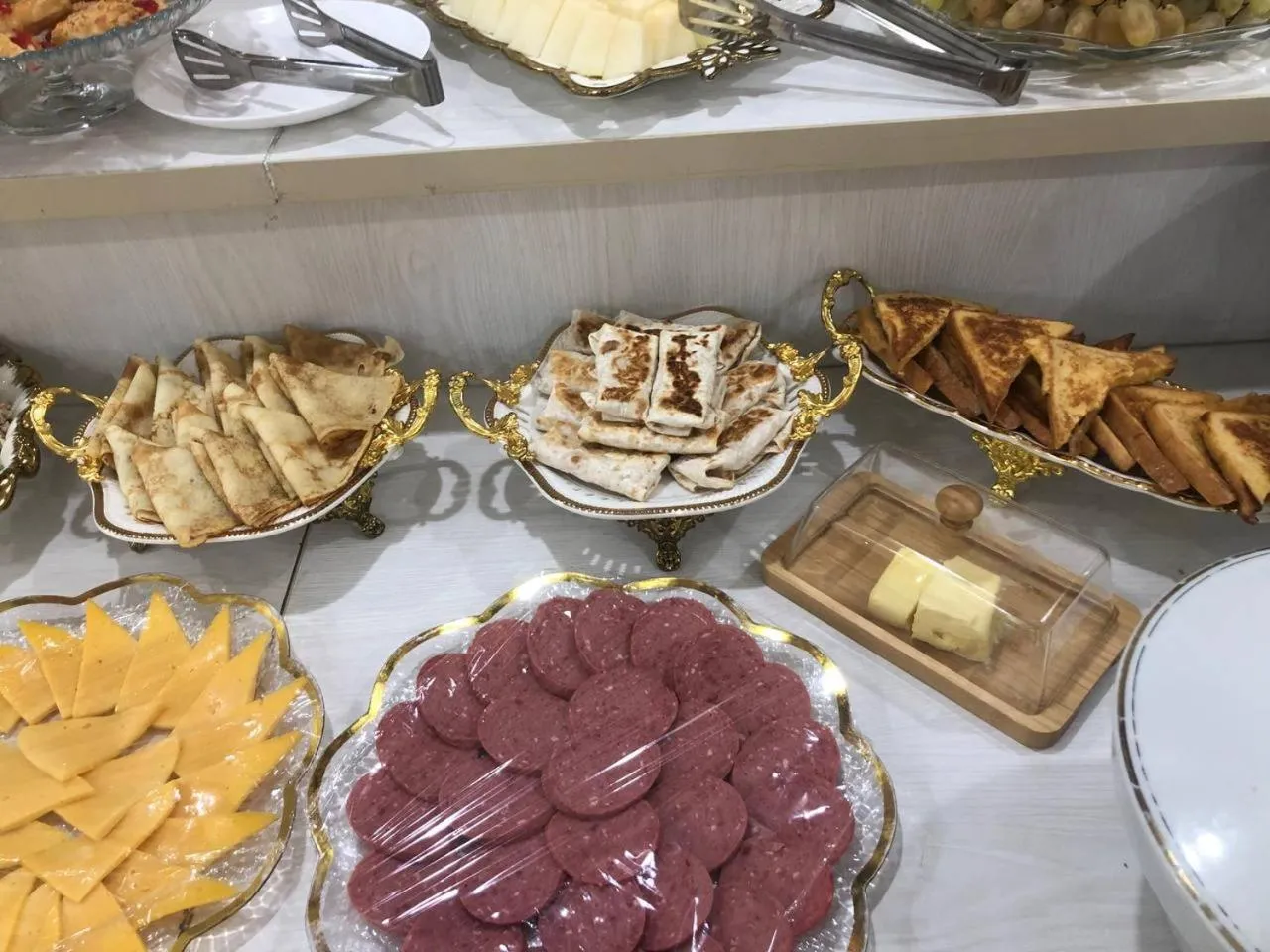 Buffet breakfast in Beksaroy