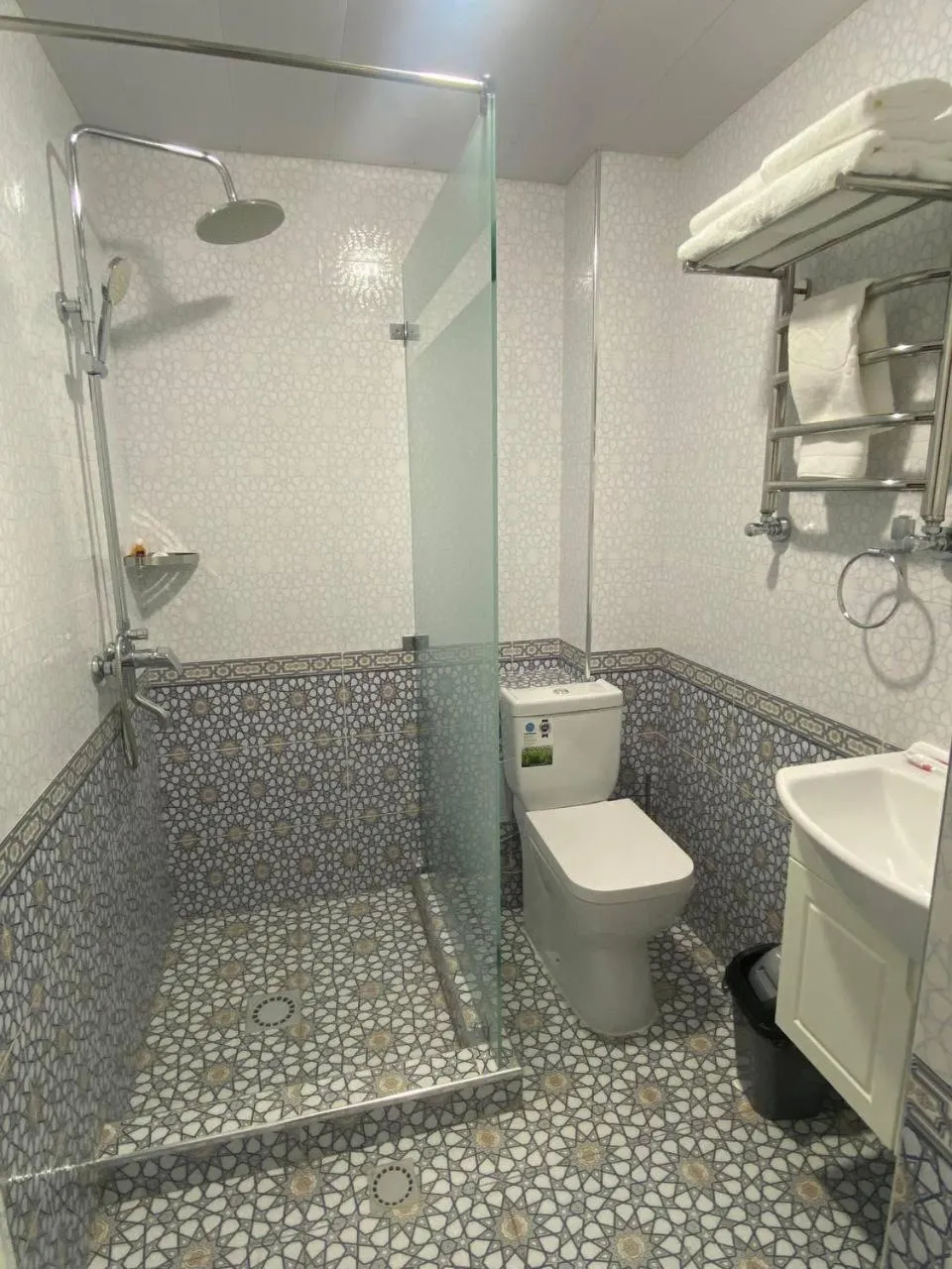 Shower in Beksaroy