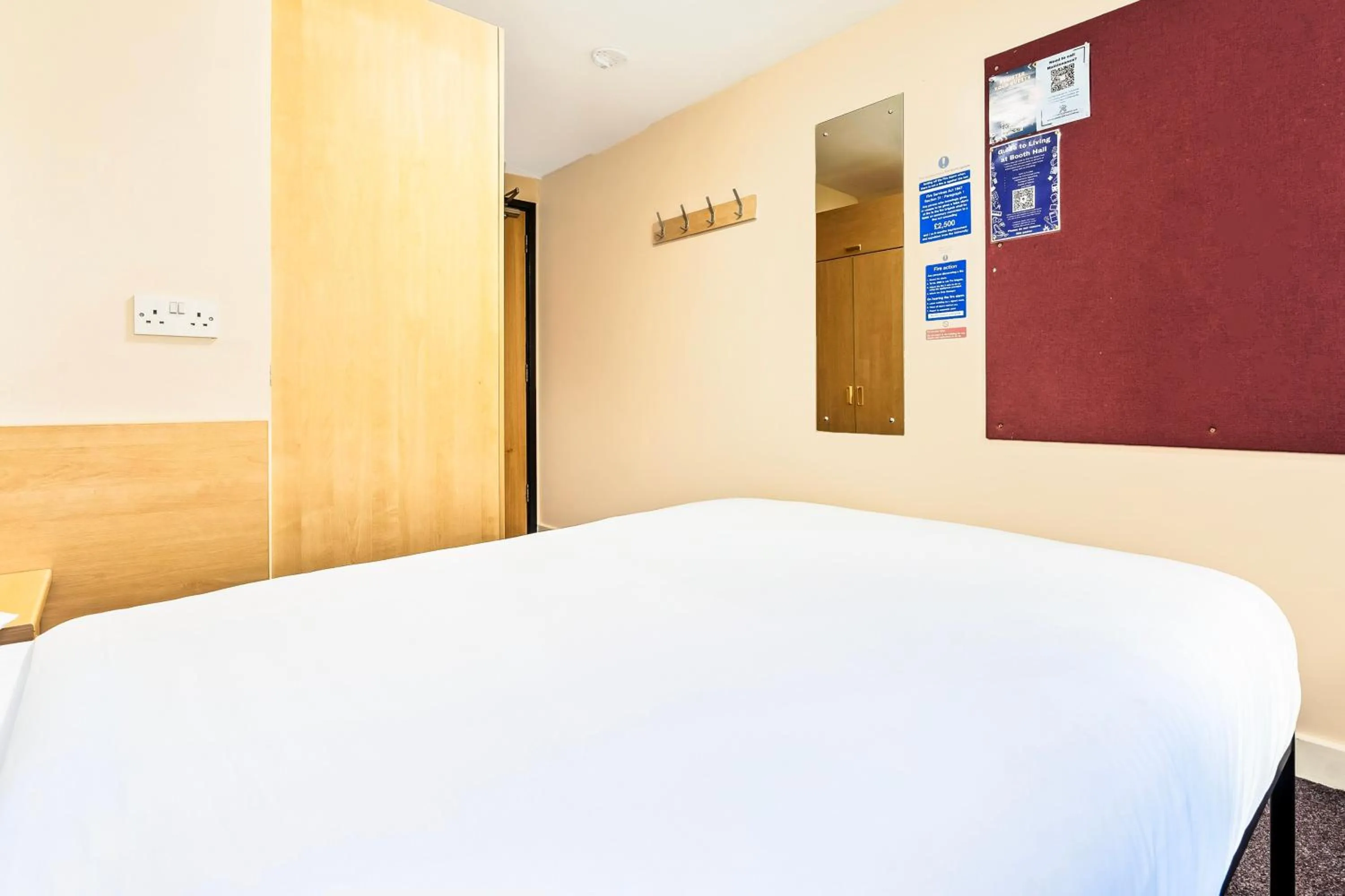 Bedroom, Bed in Crewe City Centre