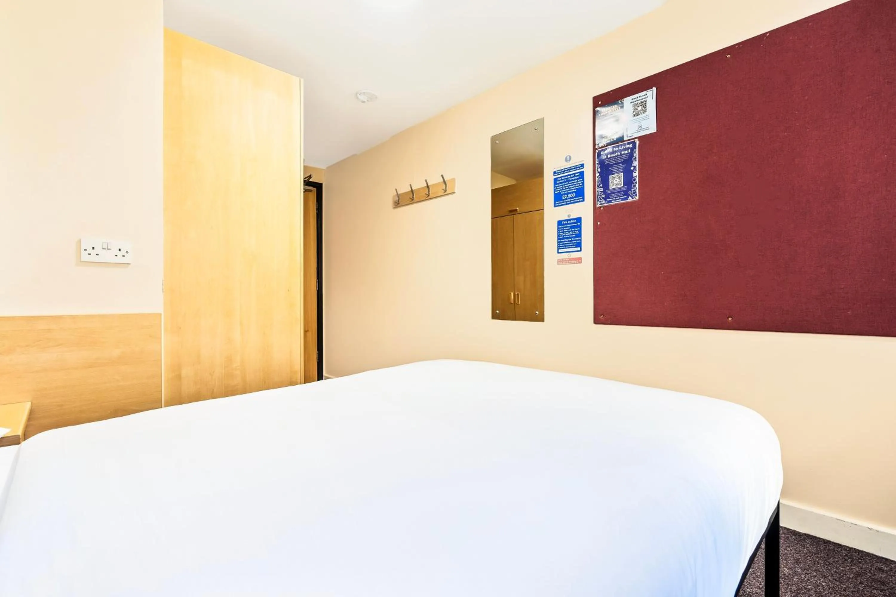 Bedroom, Bed in Crewe City Centre