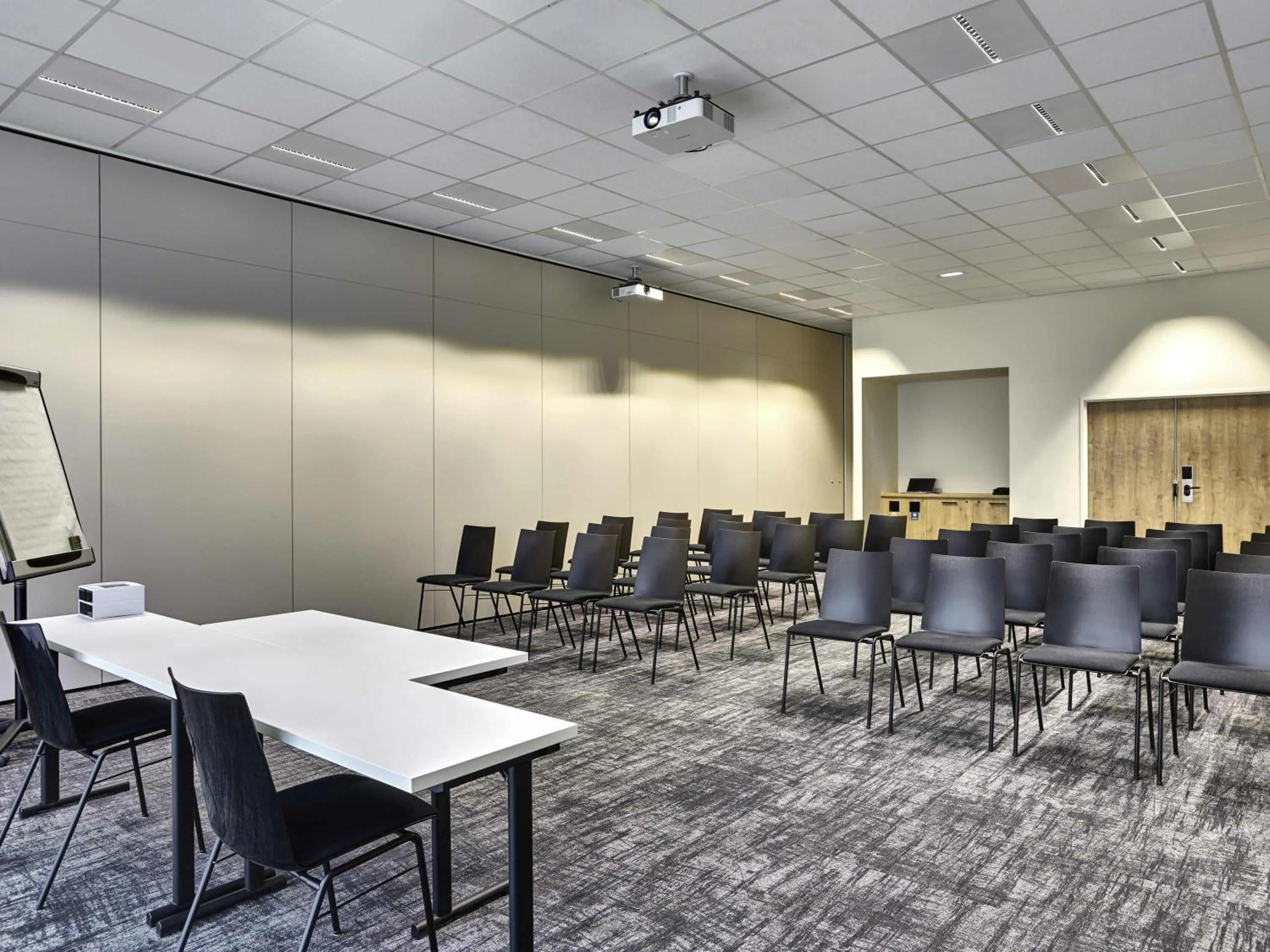 Meeting/conference room in ibis Styles La Roche-sur-Yon