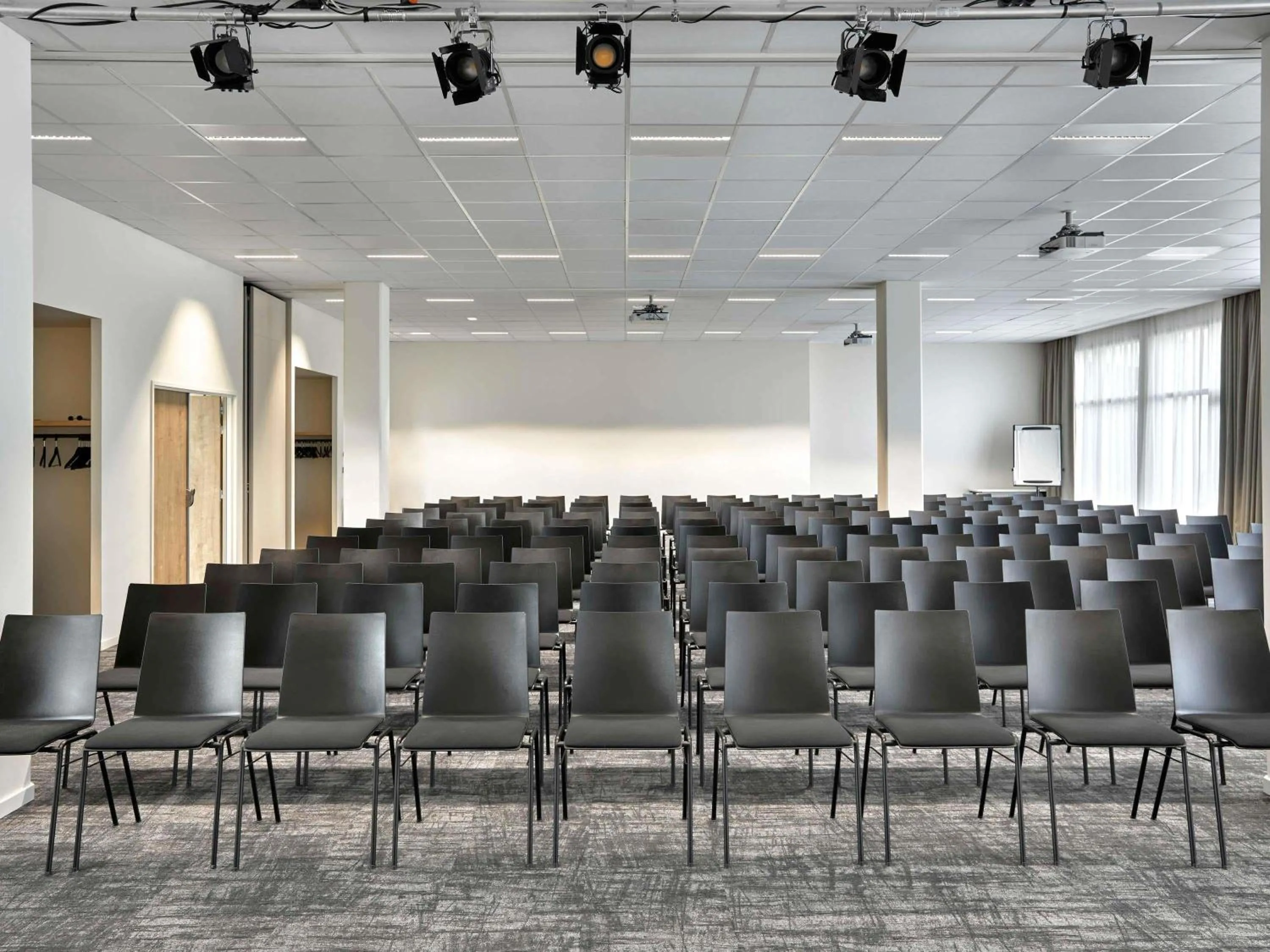 Meeting/conference room in ibis Styles La Roche-sur-Yon