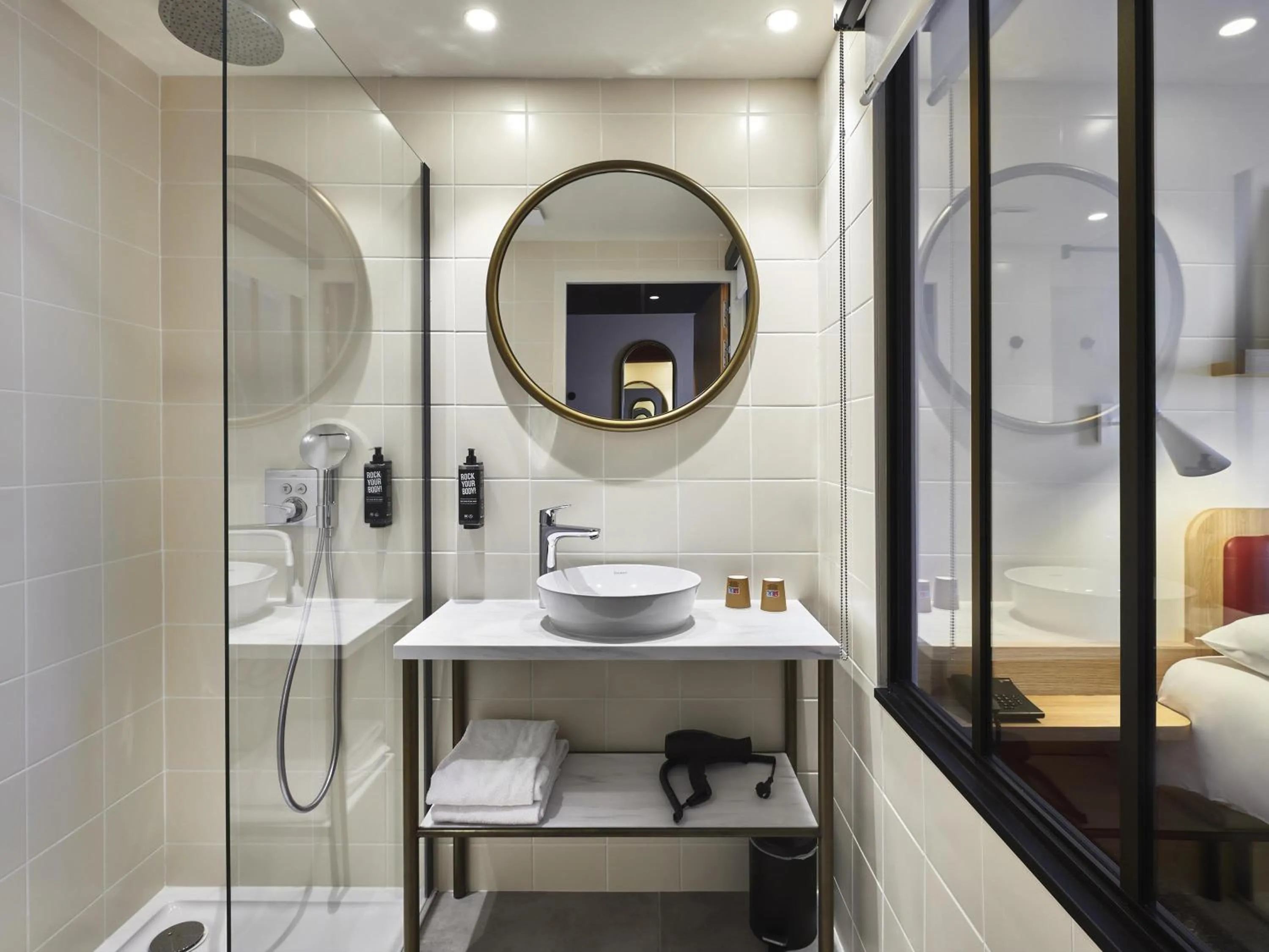 Bedroom in ibis Styles La Roche-sur-Yon