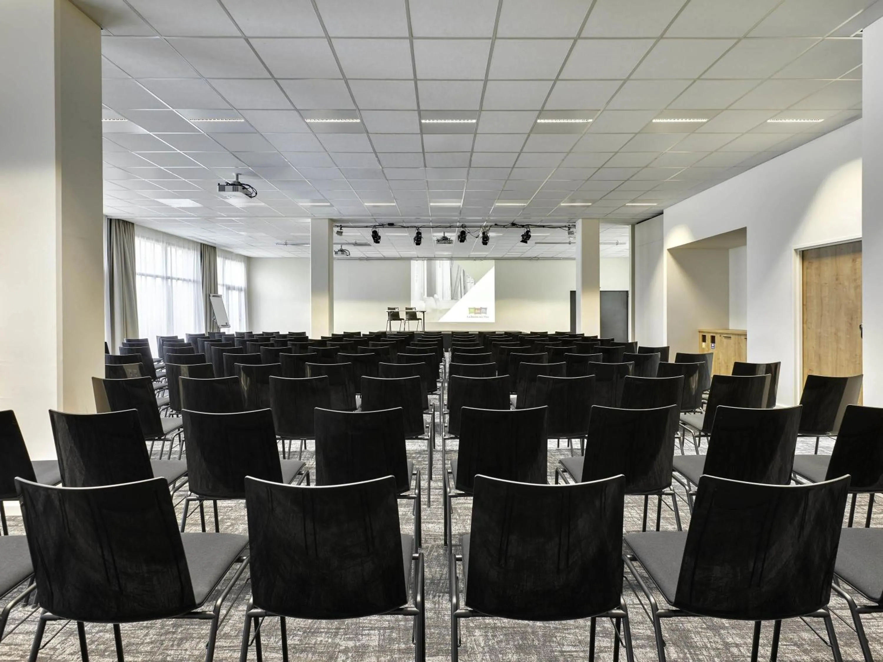 Meeting/conference room in ibis Styles La Roche-sur-Yon