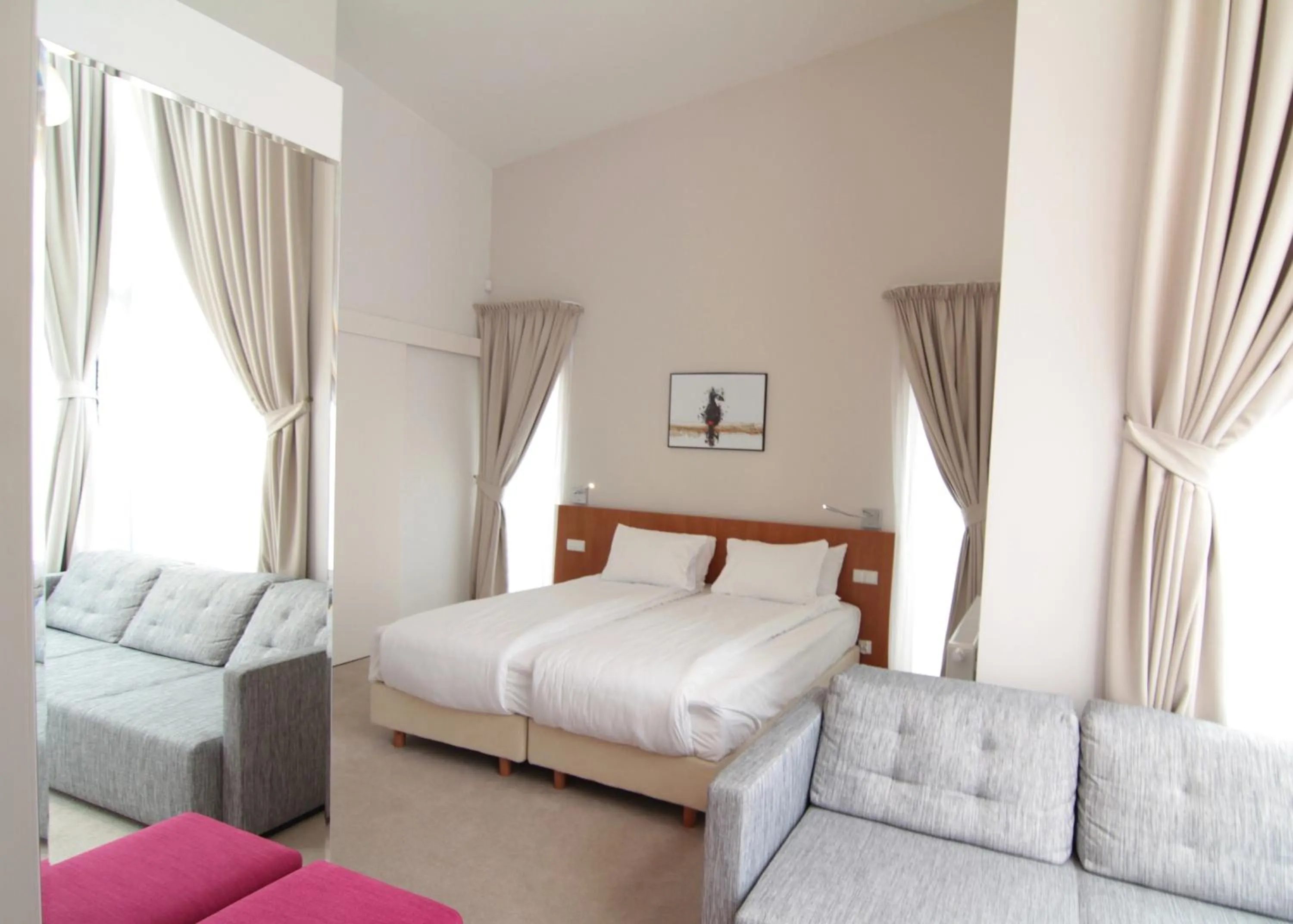 Photo of the whole room, Bed in Villa 21 by Victus