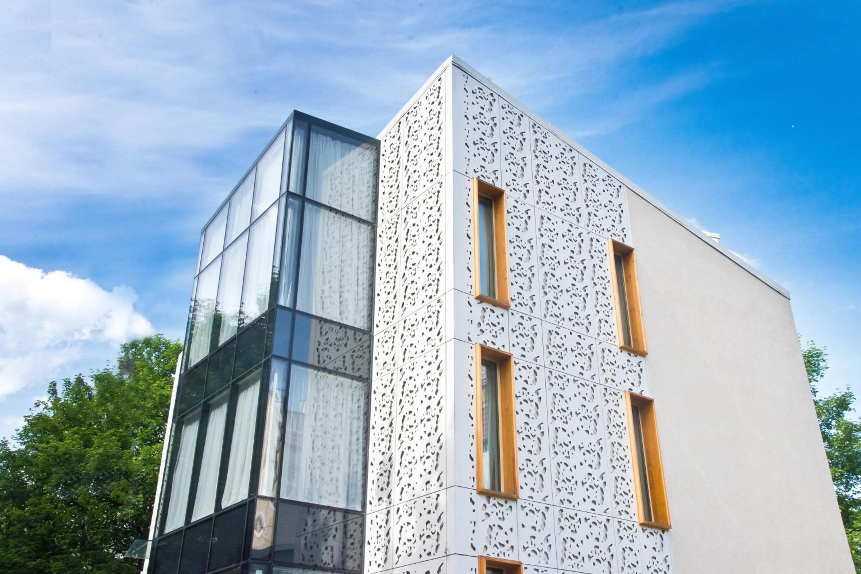 Facade/entrance in Villa 21 by Victus