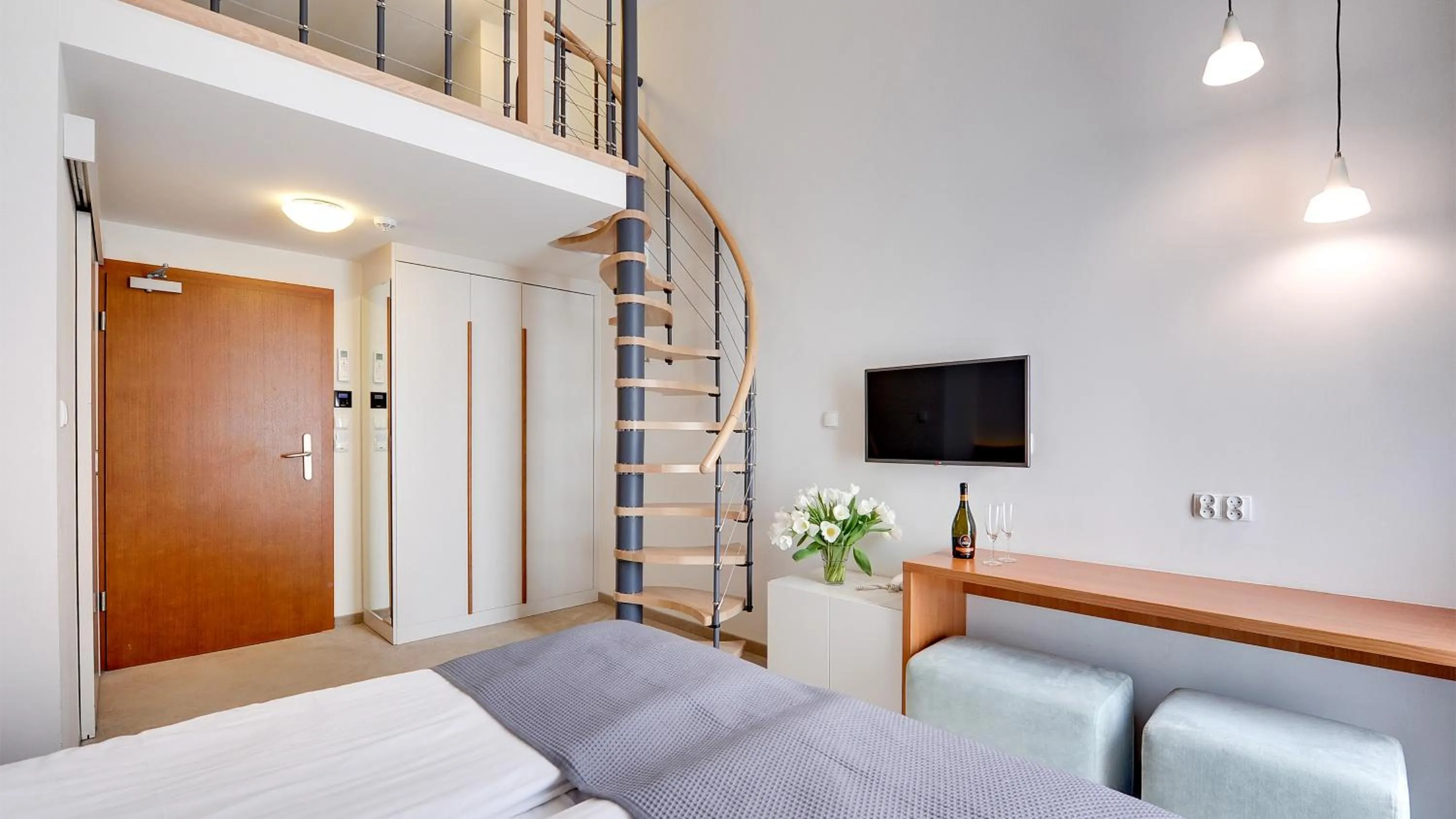 Photo of the whole room, Bed in Villa 21 by Victus