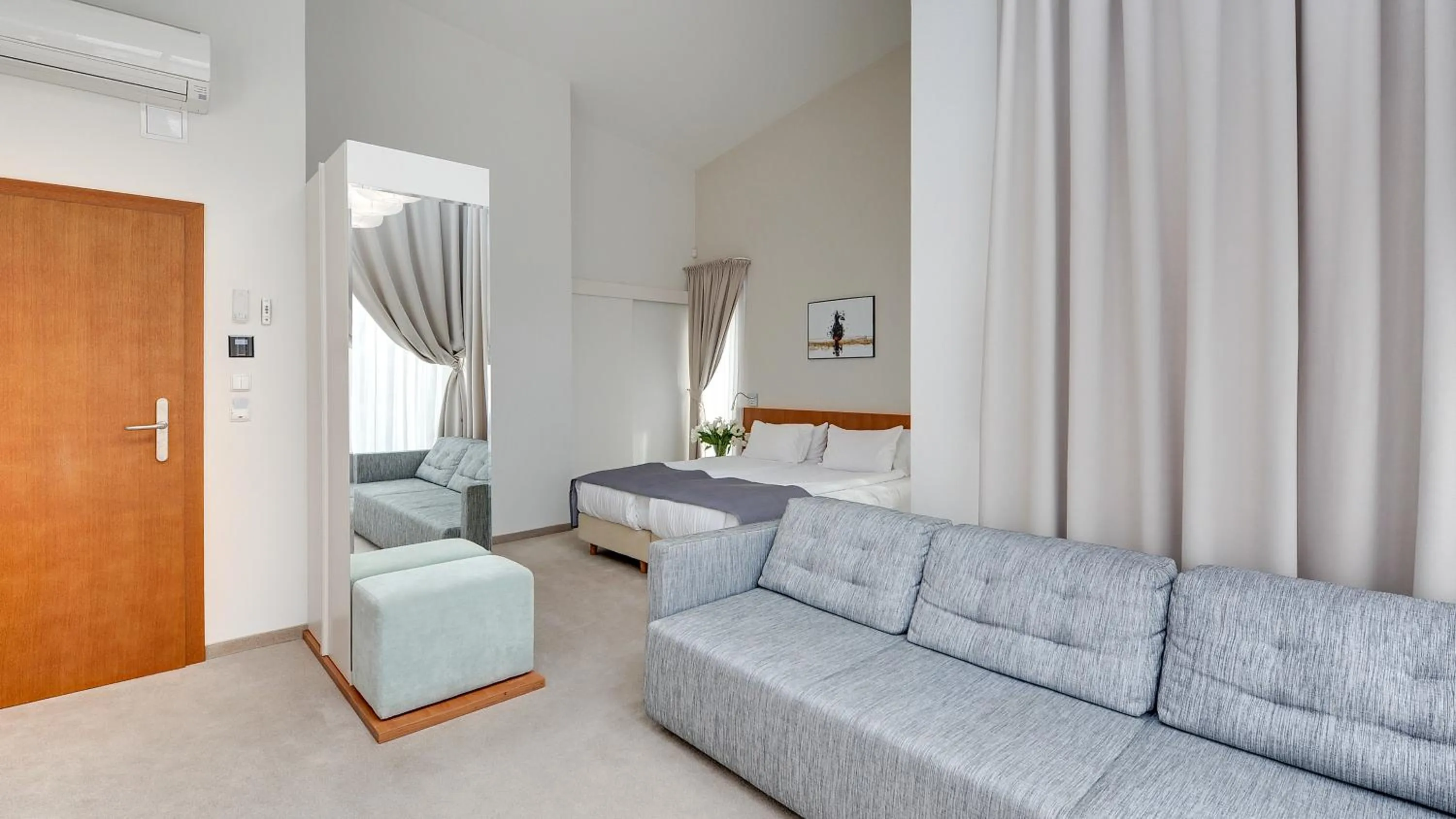 Photo of the whole room in Villa 21 by Victus