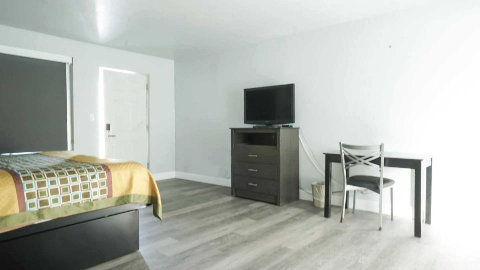 Bed in Ocean Breeze Inn