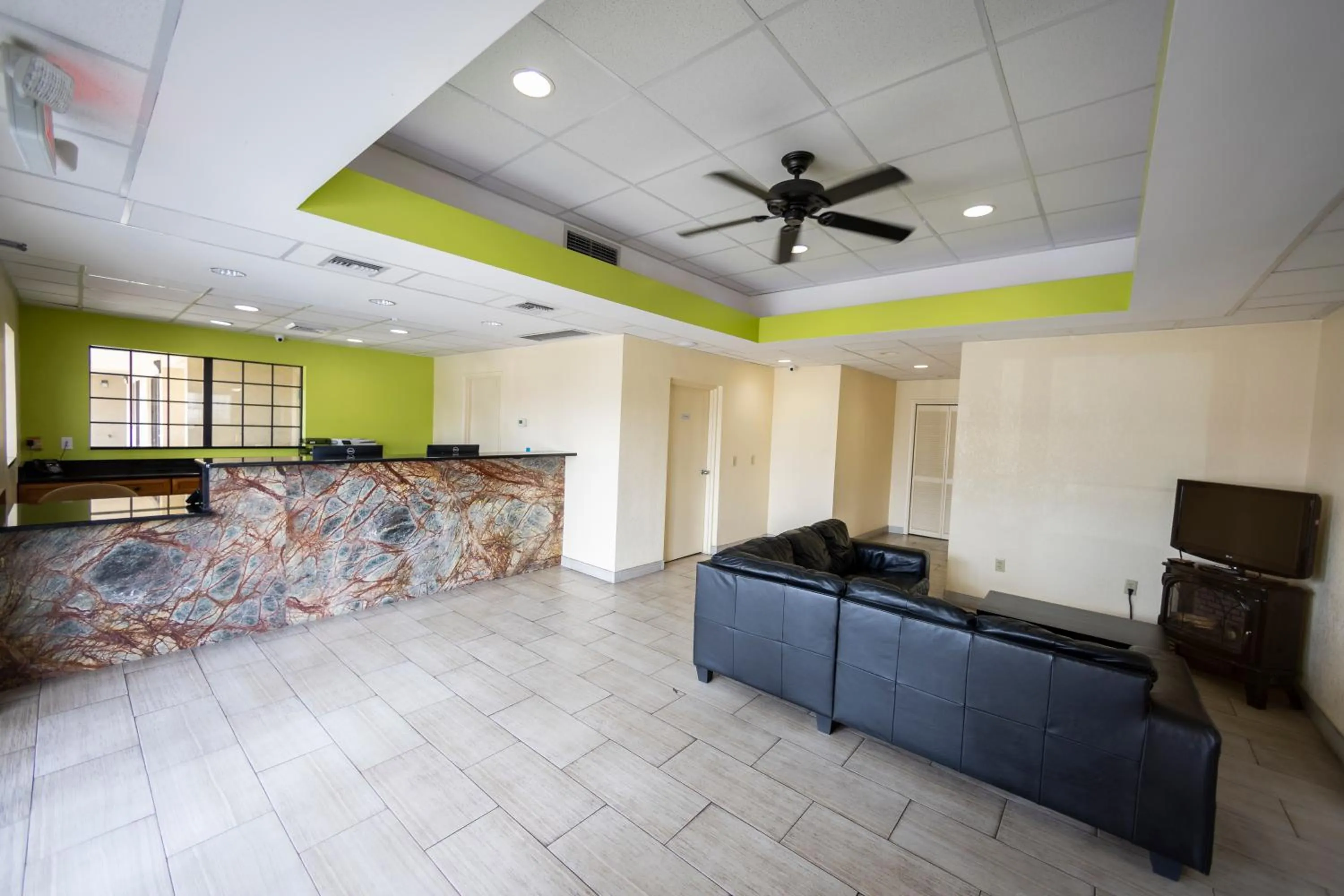 Lobby or reception in Ocean Breeze Inn