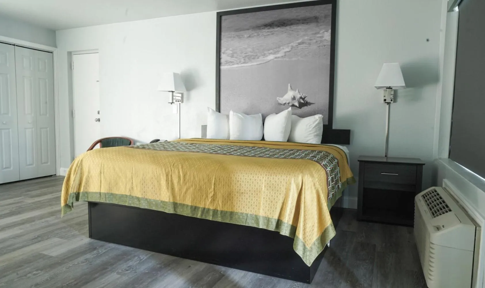 Bed in Ocean Breeze Inn