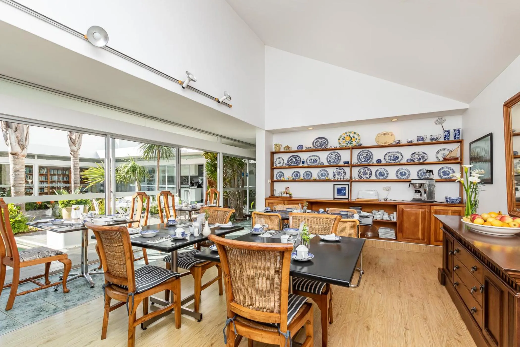 Dining area in Admiralty Bed & Breakfast