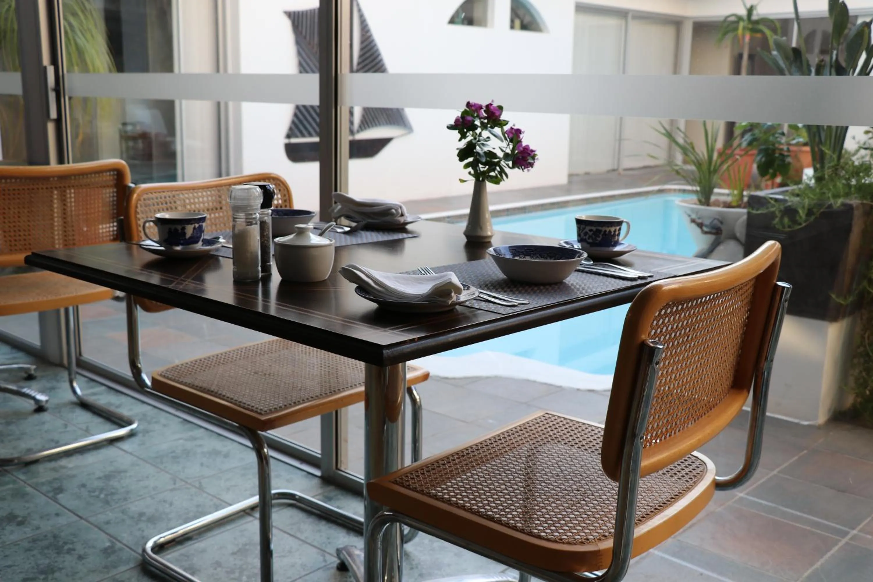 Dining area in Admiralty Bed & Breakfast