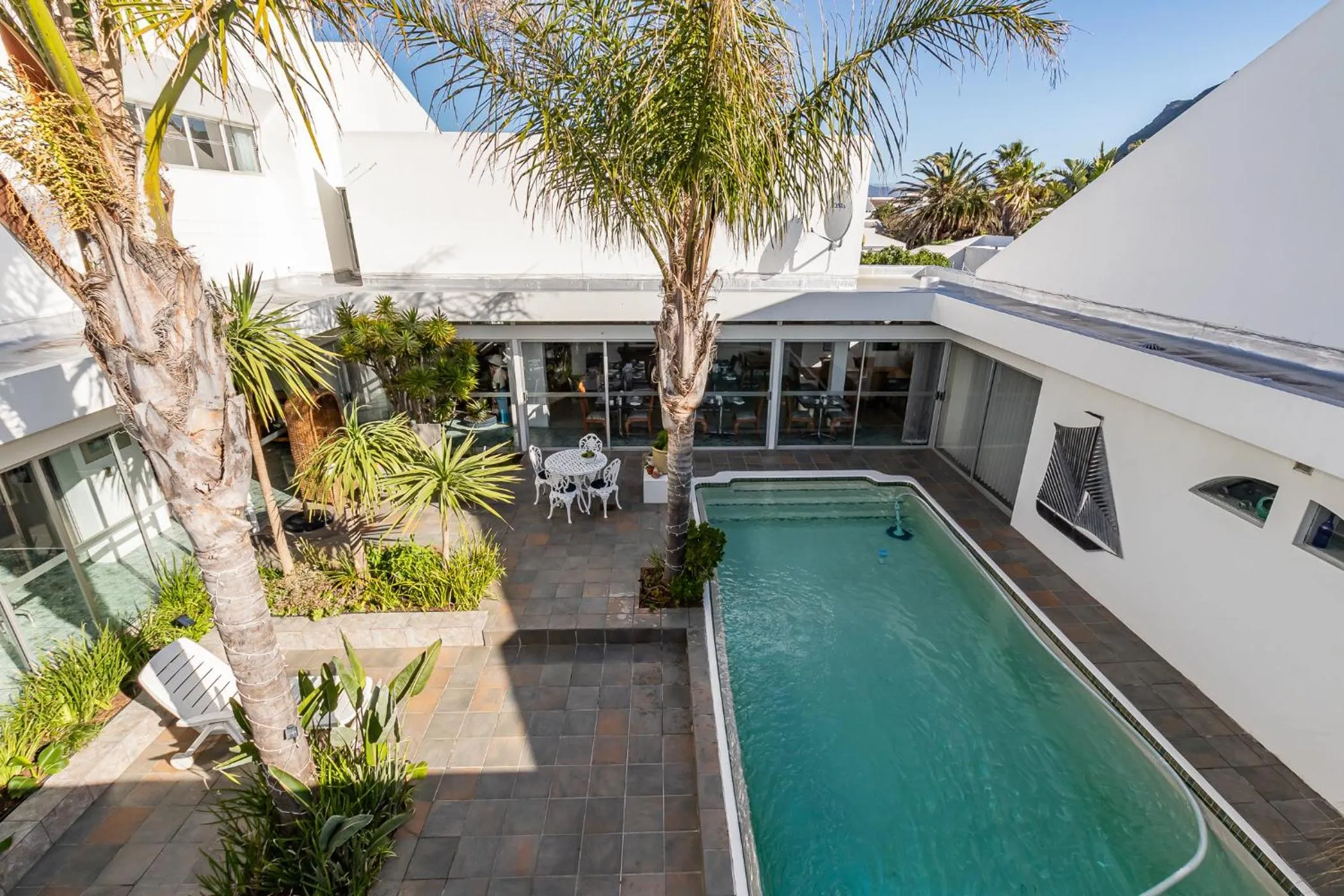 Swimming pool in Admiralty Bed & Breakfast