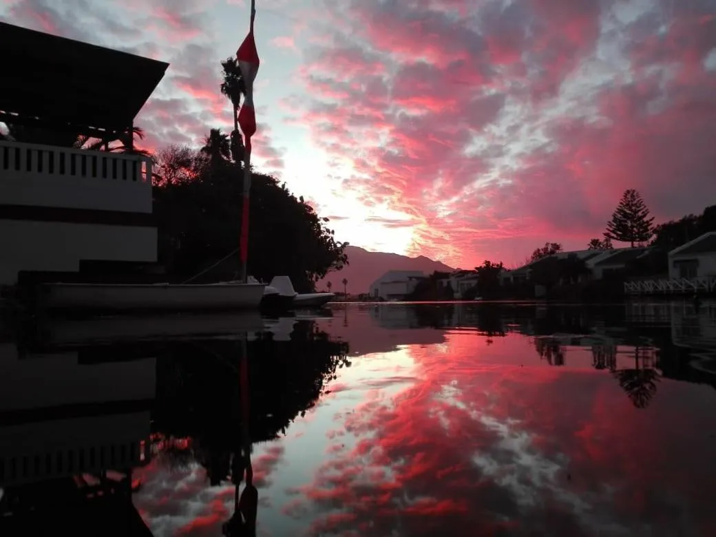 Sunset in Admiralty Bed & Breakfast