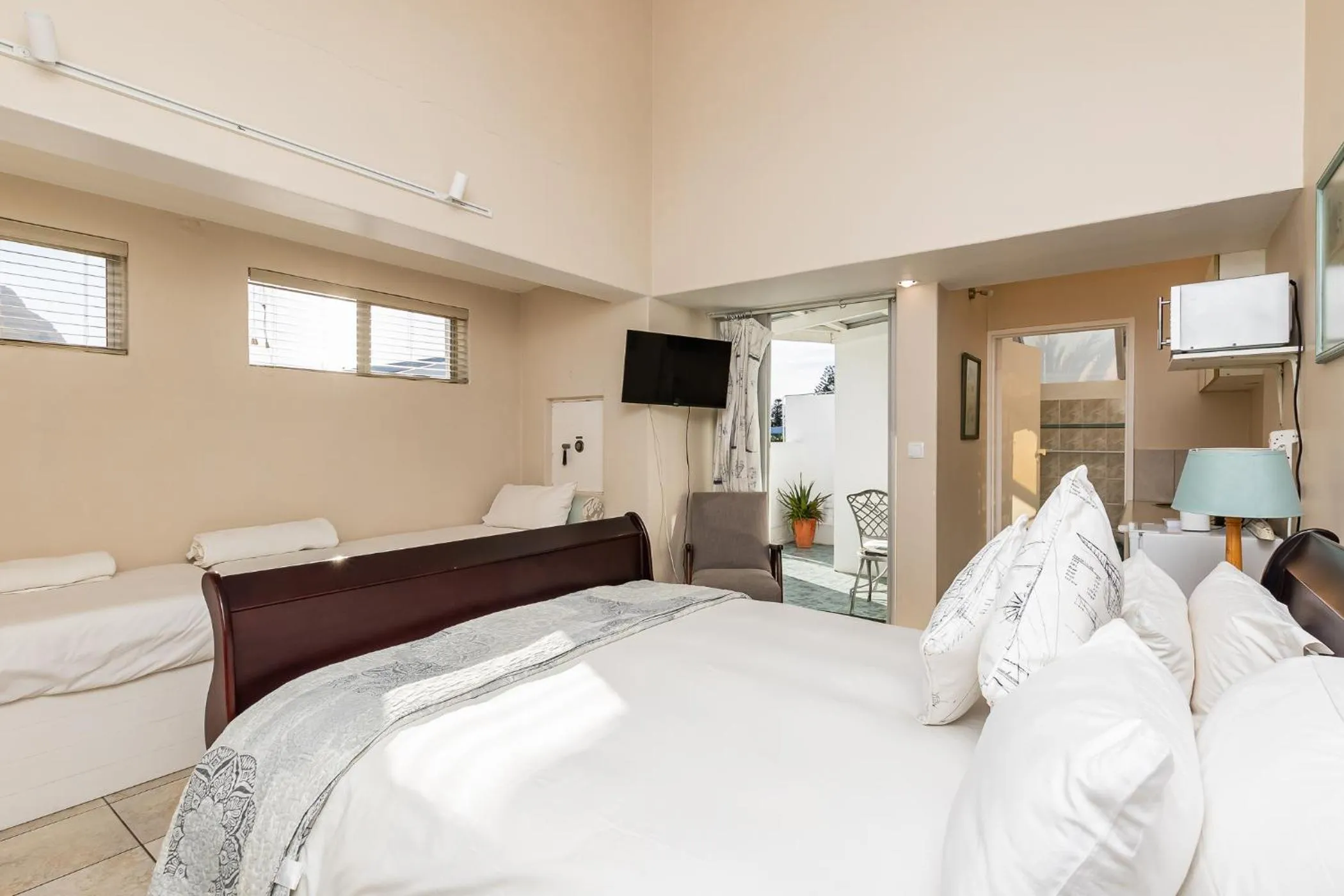 Bedroom, Bed in Admiralty Bed & Breakfast