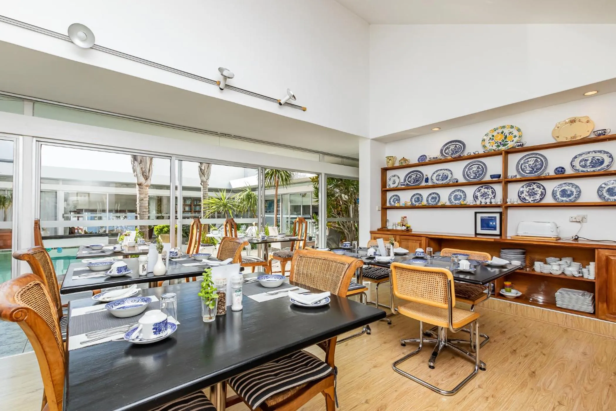 Dining area in Admiralty Bed & Breakfast