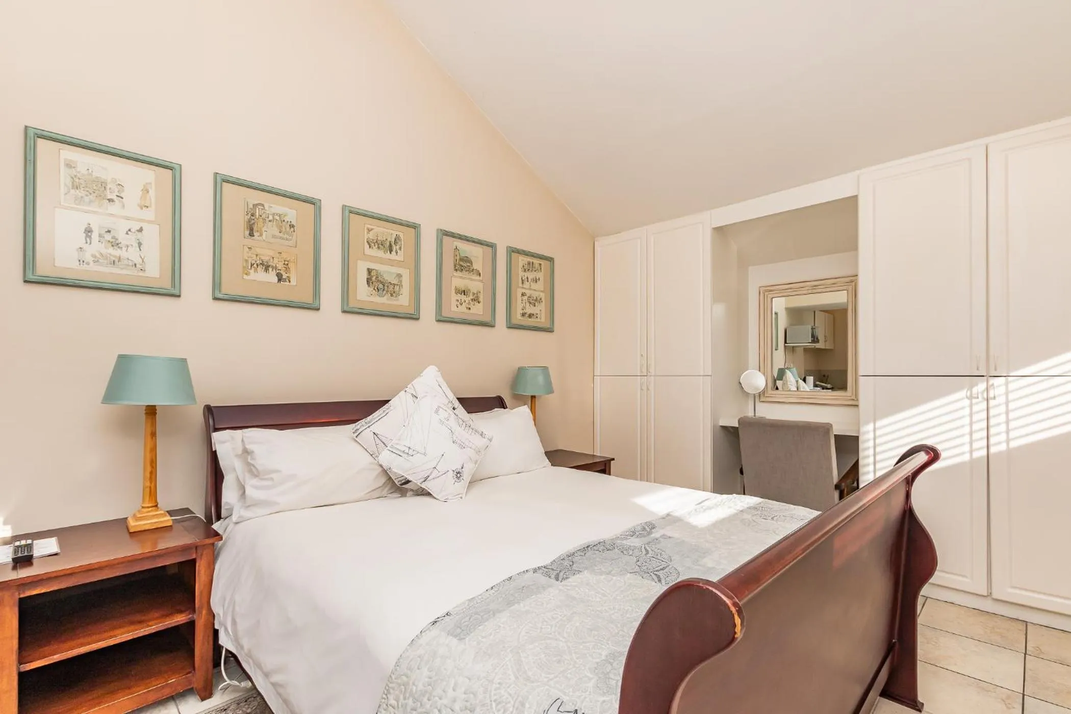 Bedroom, Bed in Admiralty Bed & Breakfast