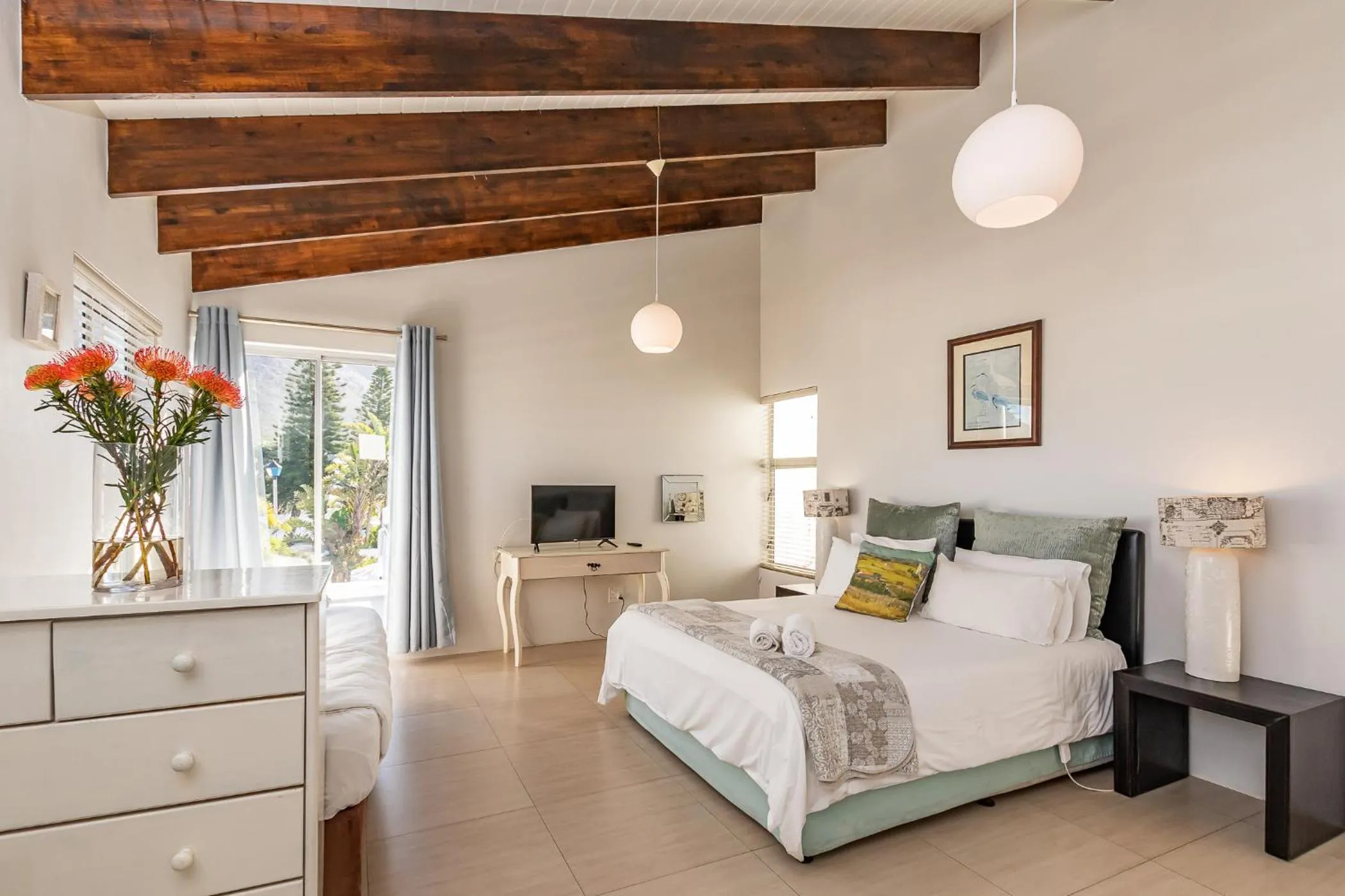 Bedroom, Bed in Admiralty Bed & Breakfast