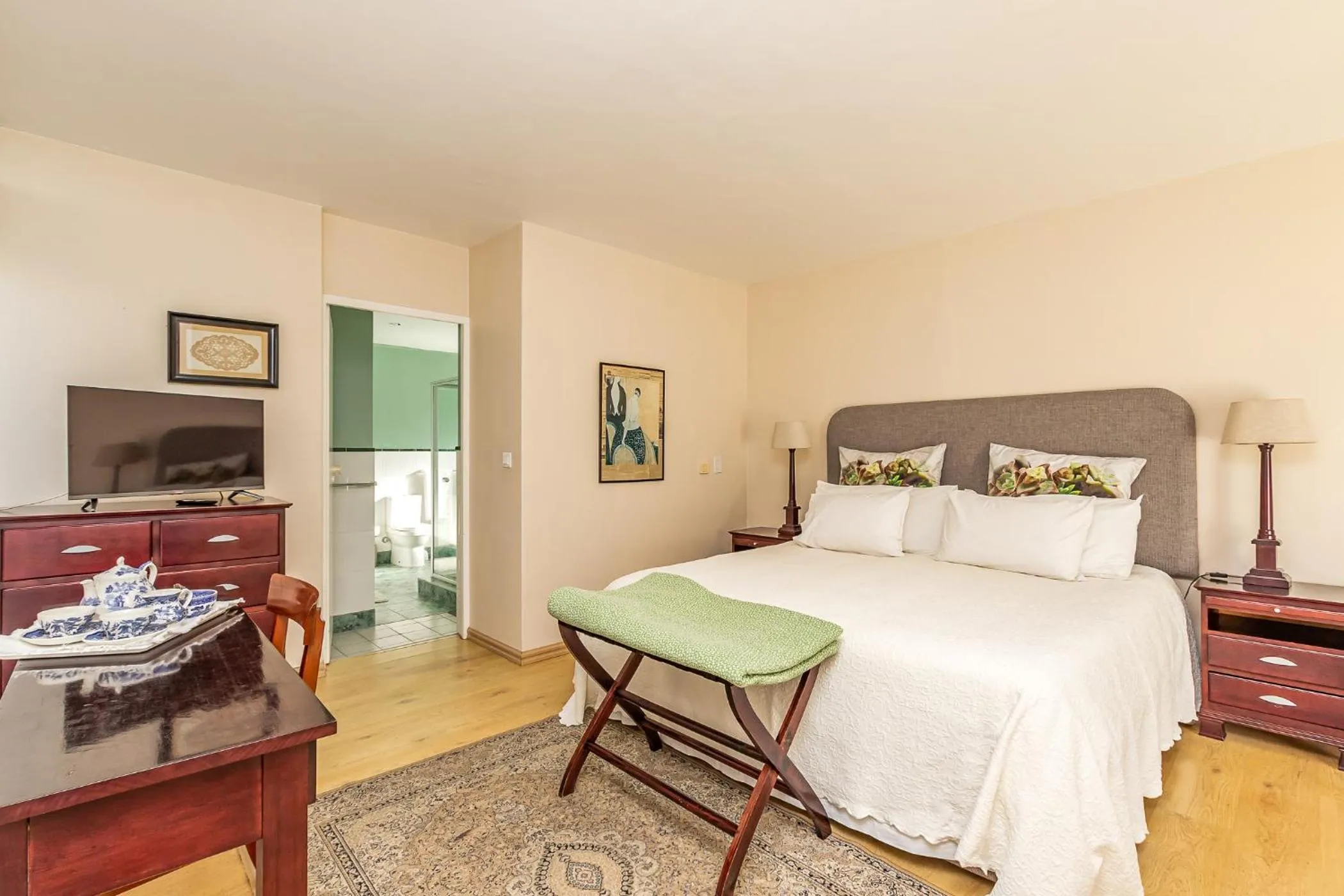 Bedroom, Bed in Admiralty Bed & Breakfast