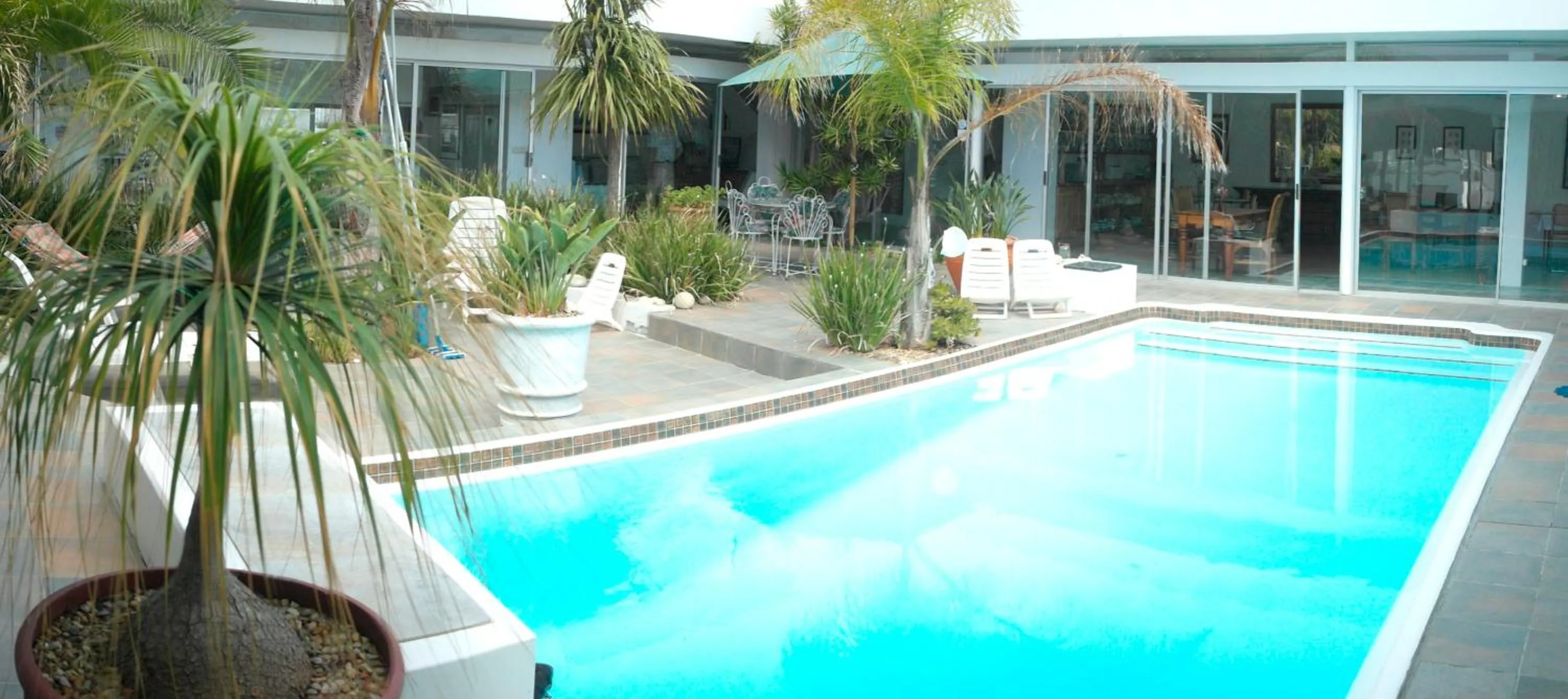 Pool view in Admiralty Bed & Breakfast