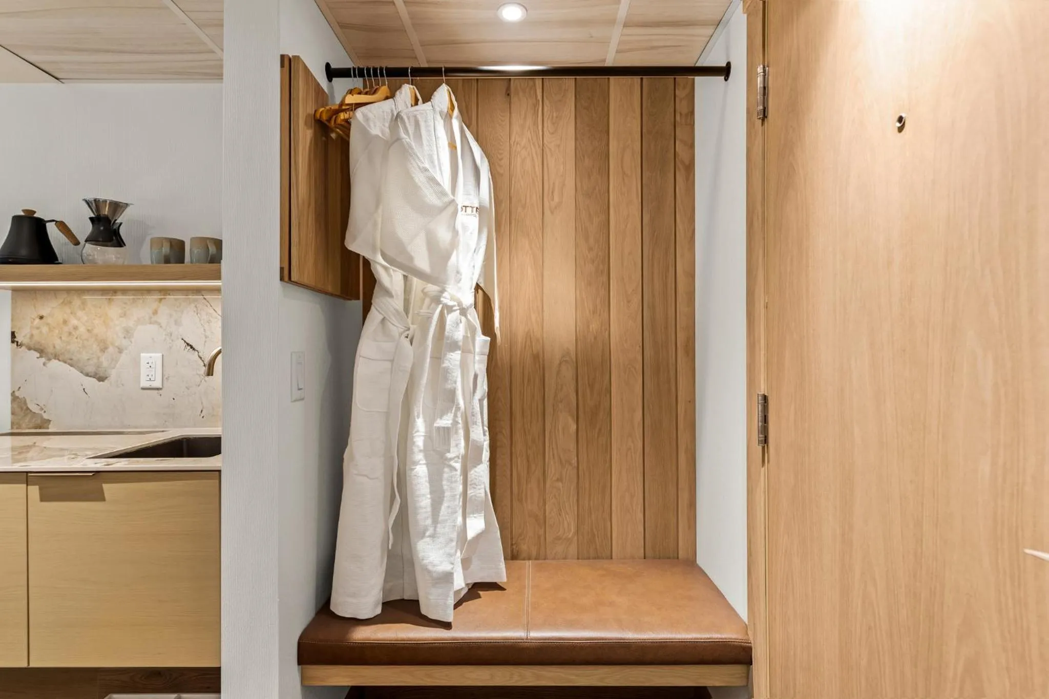 wardrobe in Otter Hotel